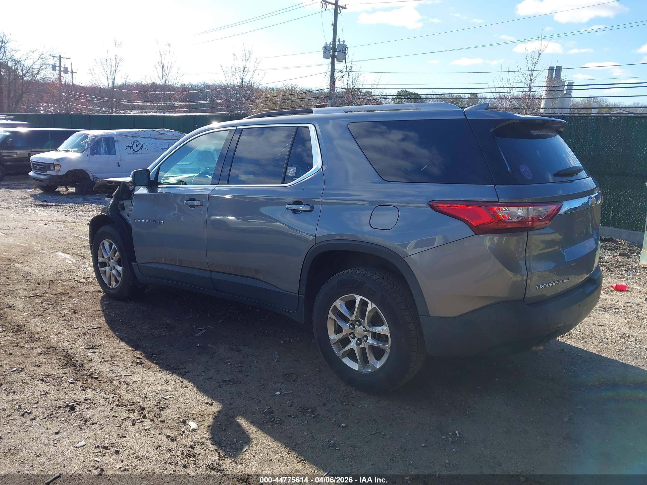 CHEVROLET TRAVERSE image 3