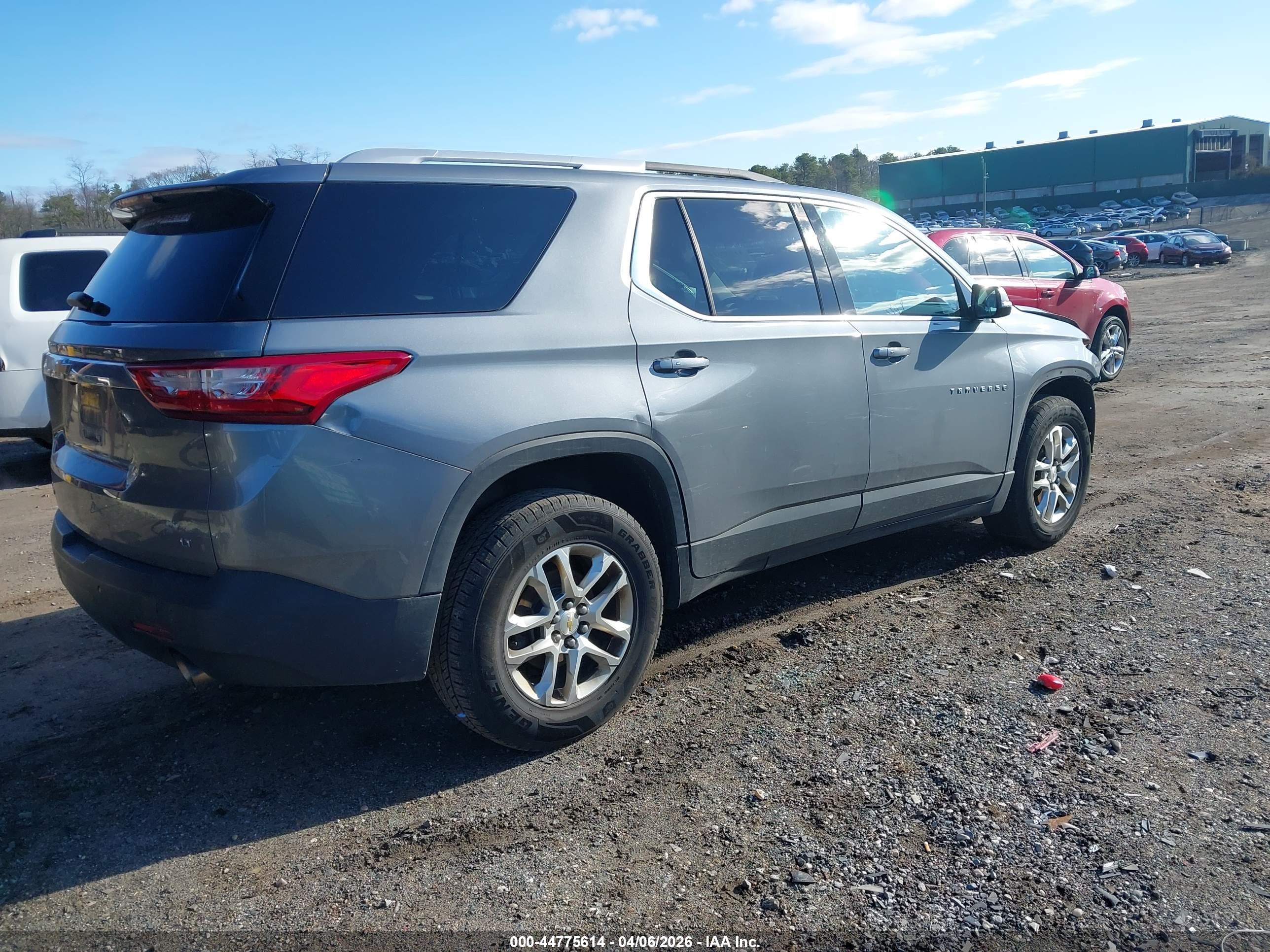CHEVROLET TRAVERSE image 4