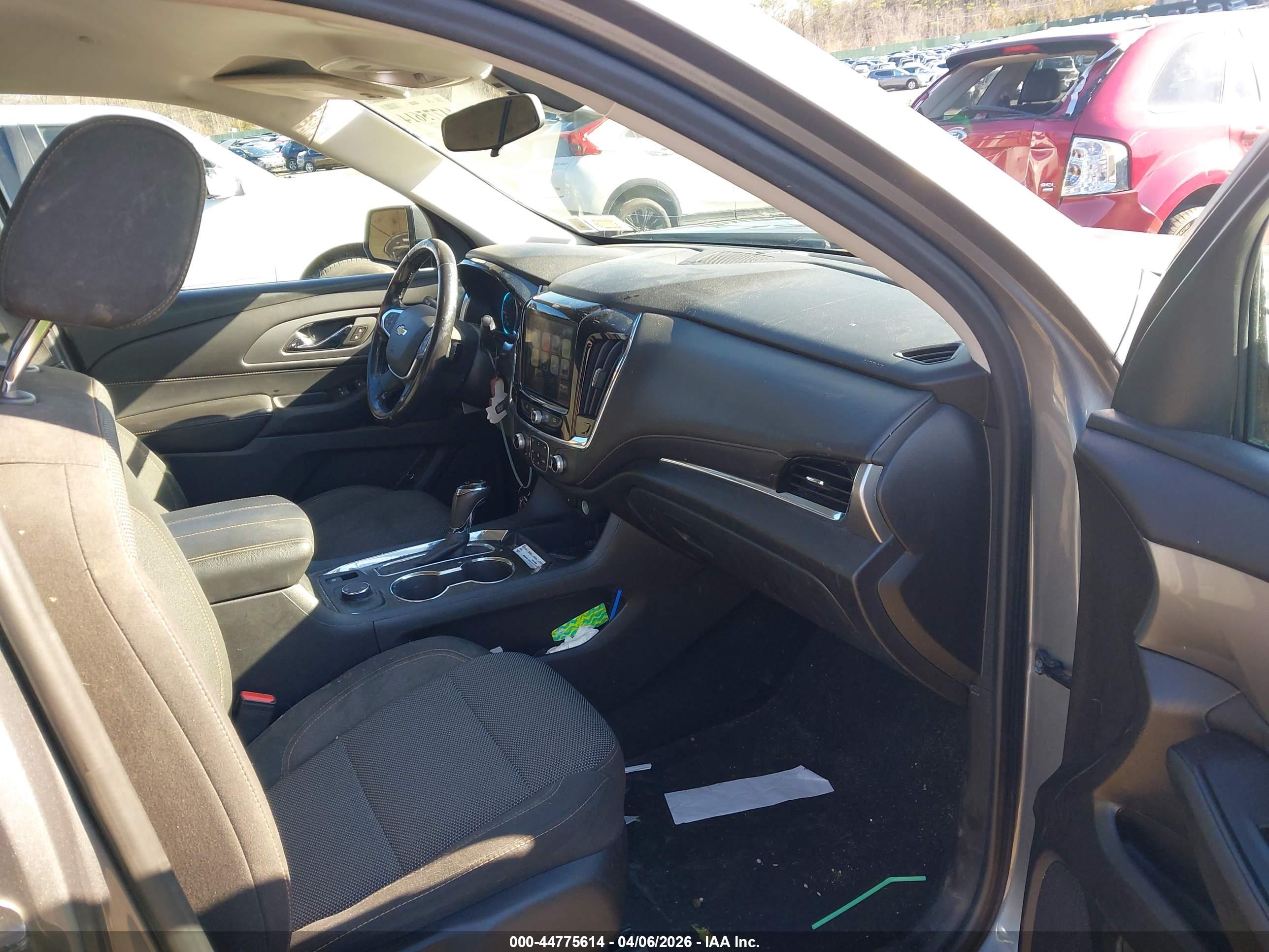 CHEVROLET TRAVERSE image 5