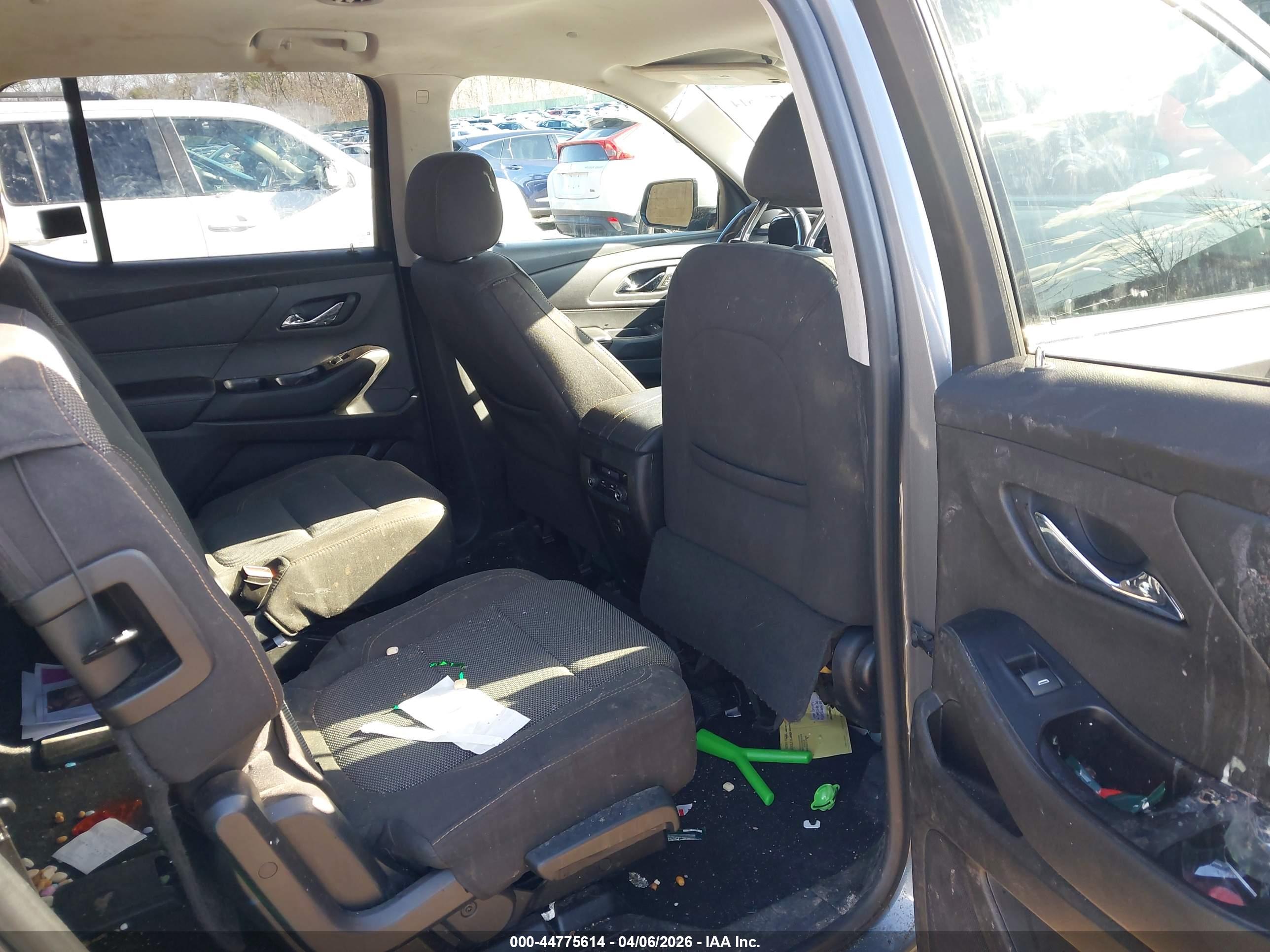 CHEVROLET TRAVERSE image 8