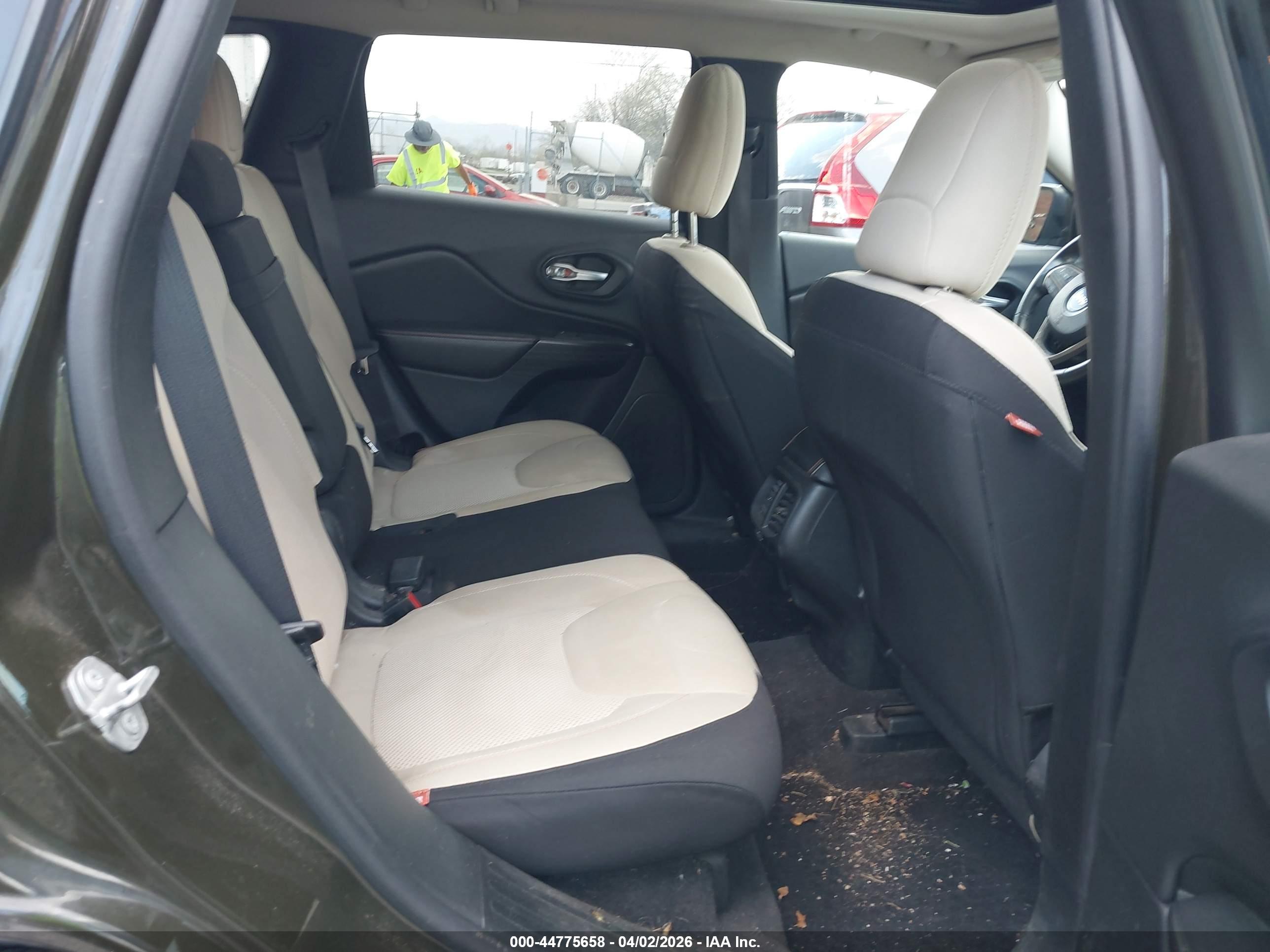 JEEP CHEROKEE image 8
