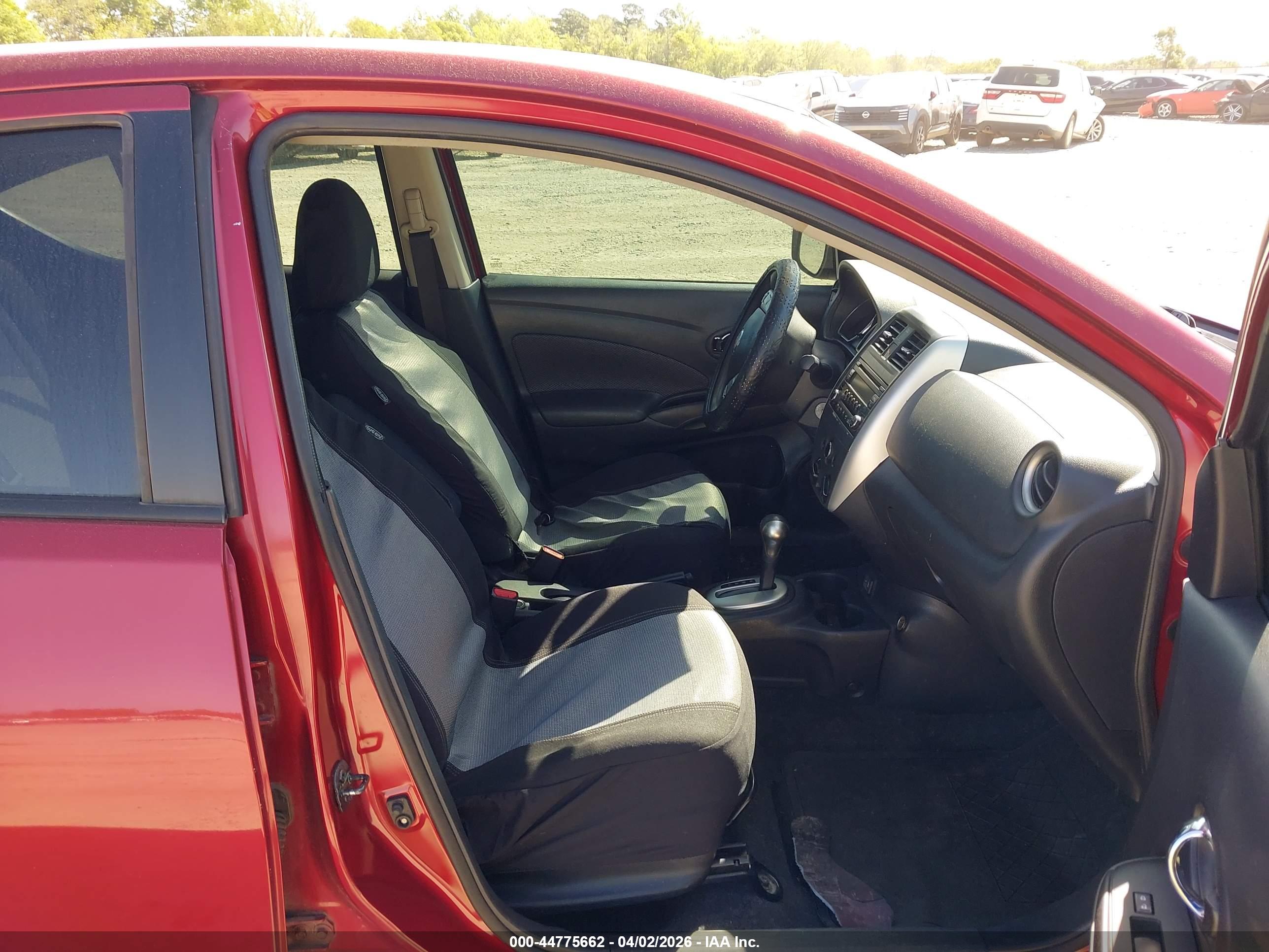 NISSAN VERSA image 5