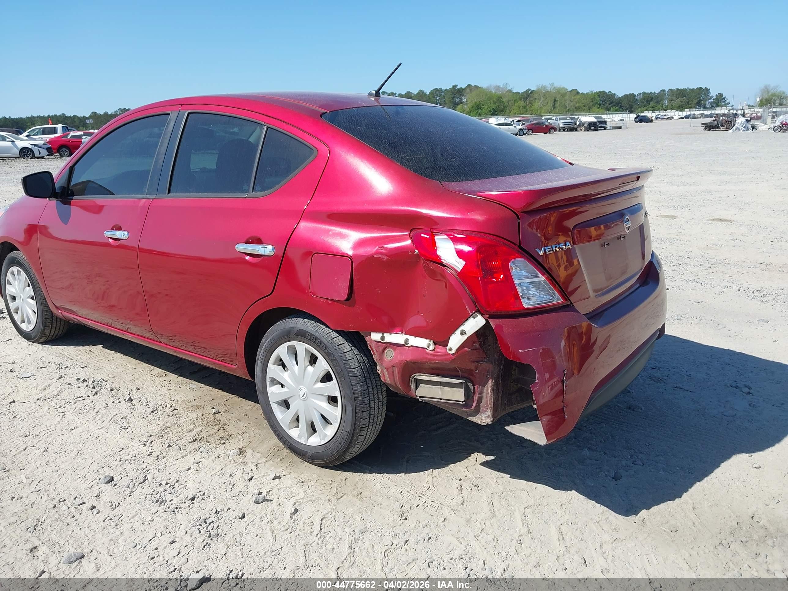 NISSAN VERSA image 6