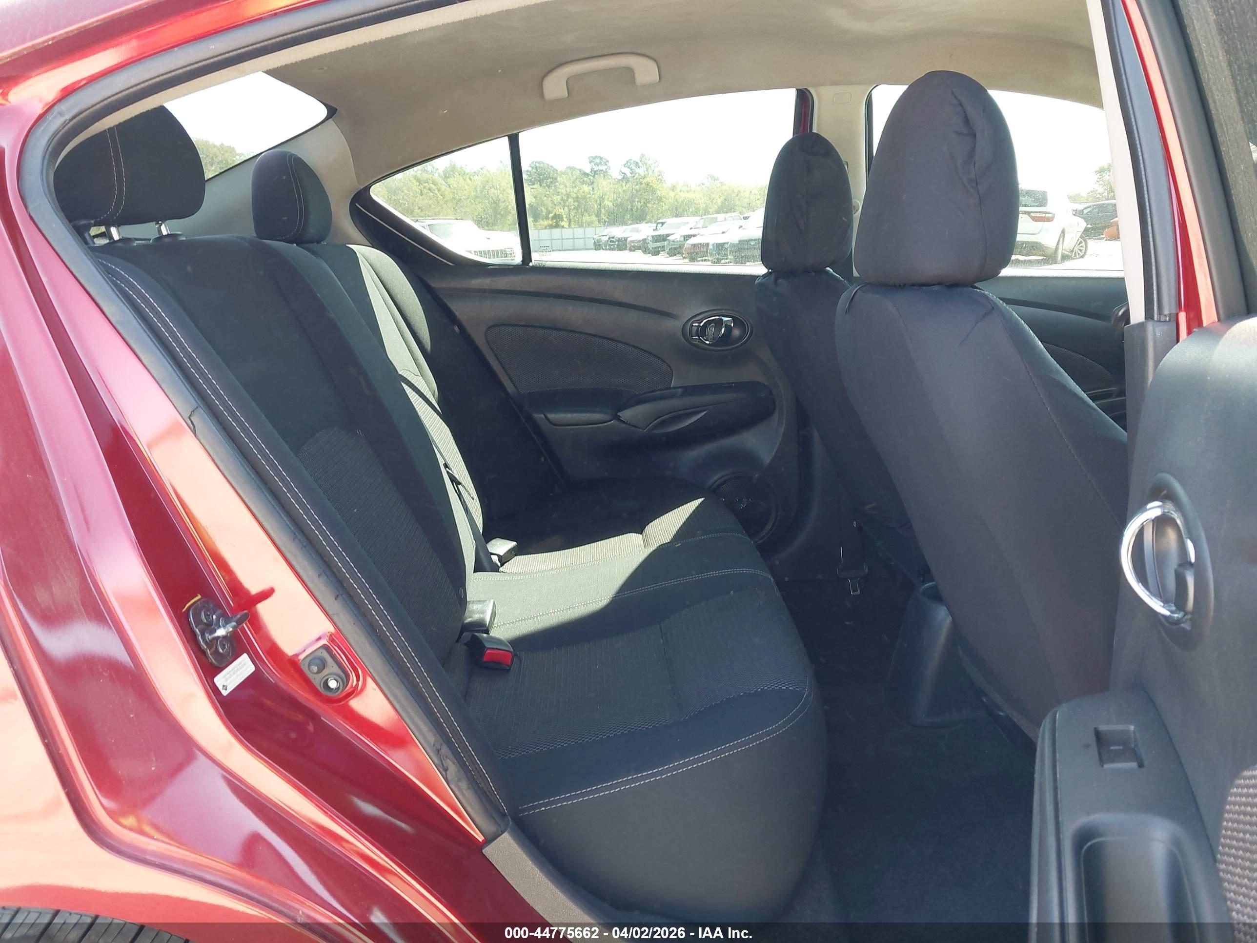 NISSAN VERSA image 8