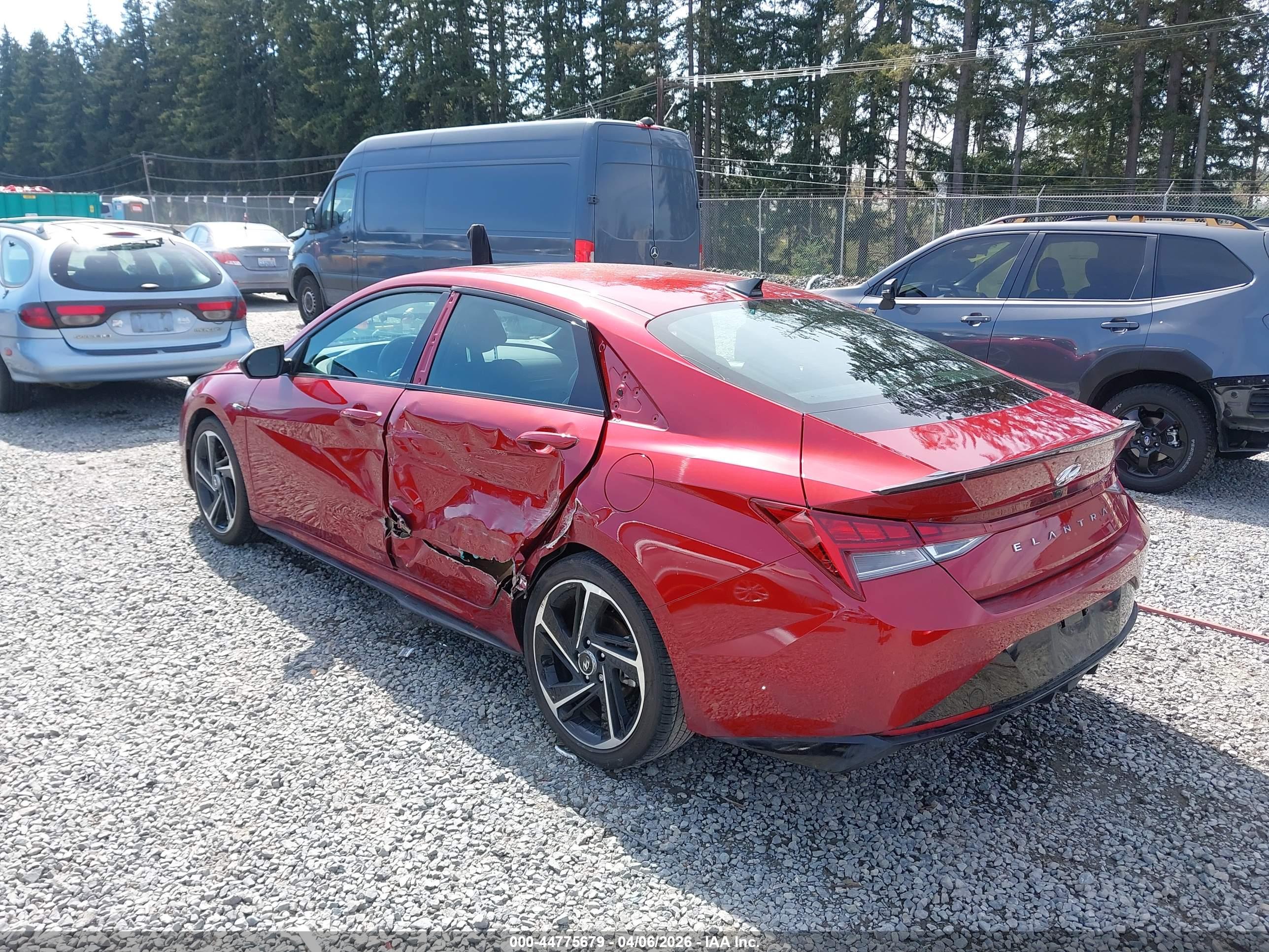 HYUNDAI ELANTRA image 3