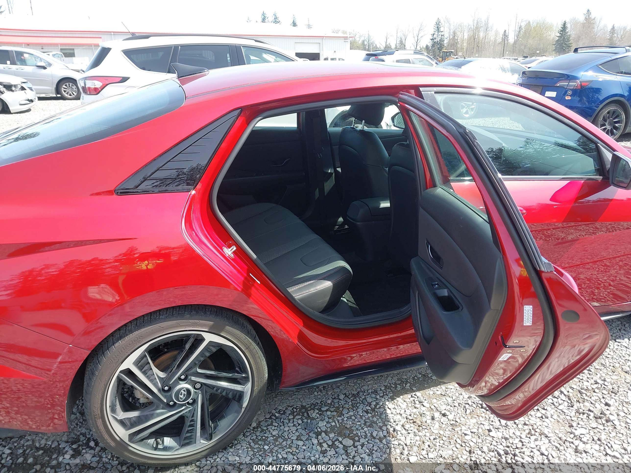 HYUNDAI ELANTRA image 8