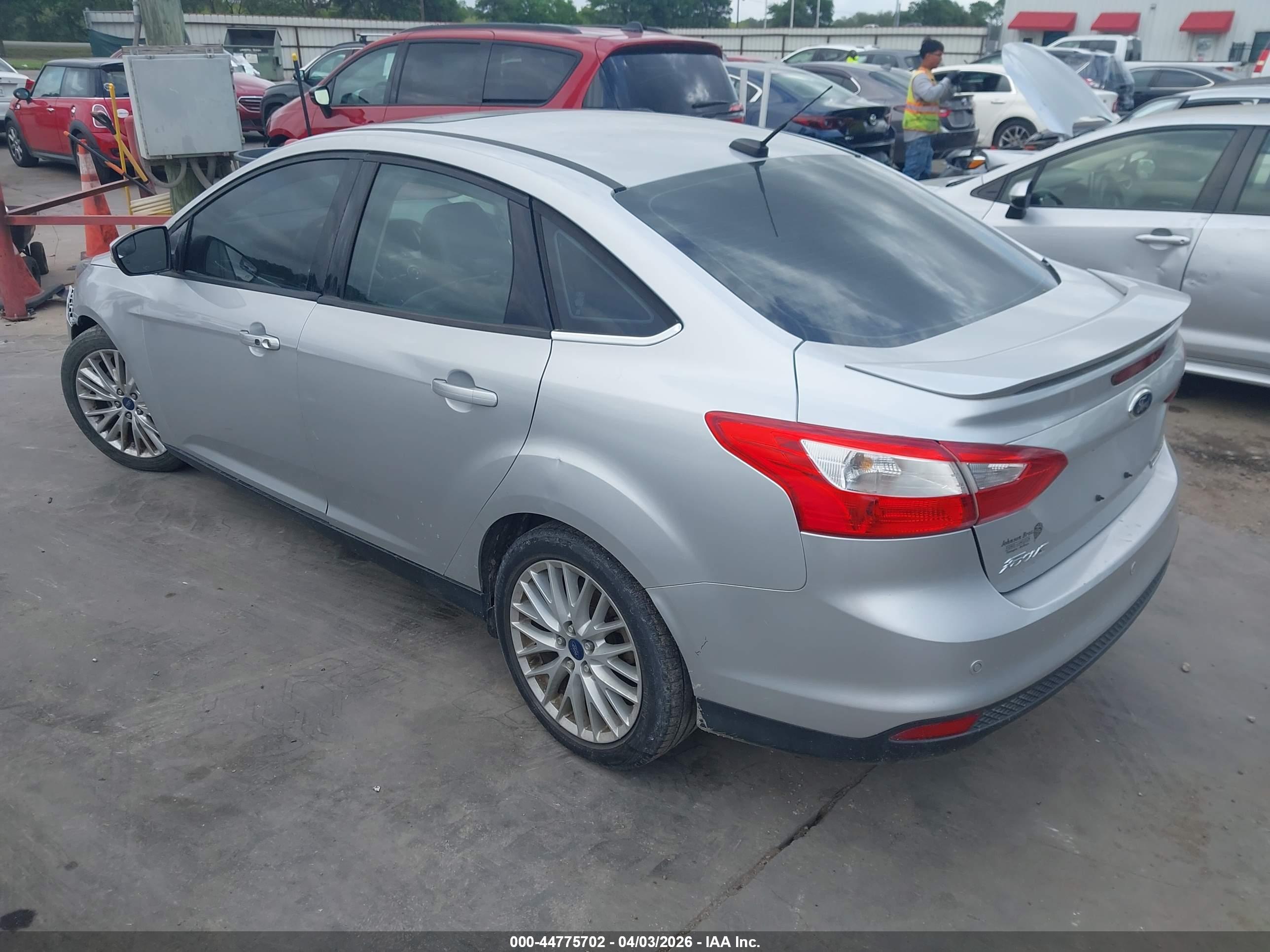 FORD FOCUS image 3