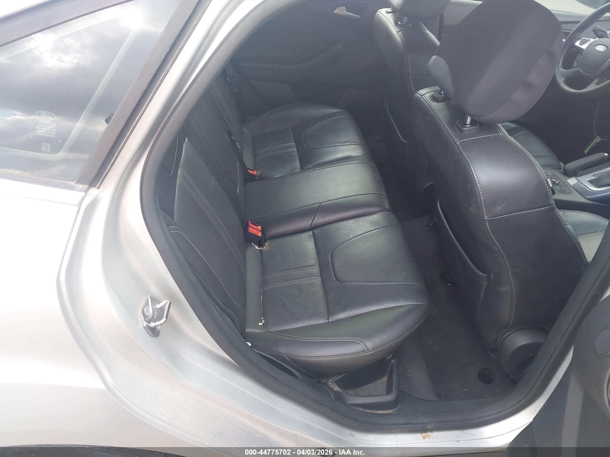 FORD FOCUS image 8