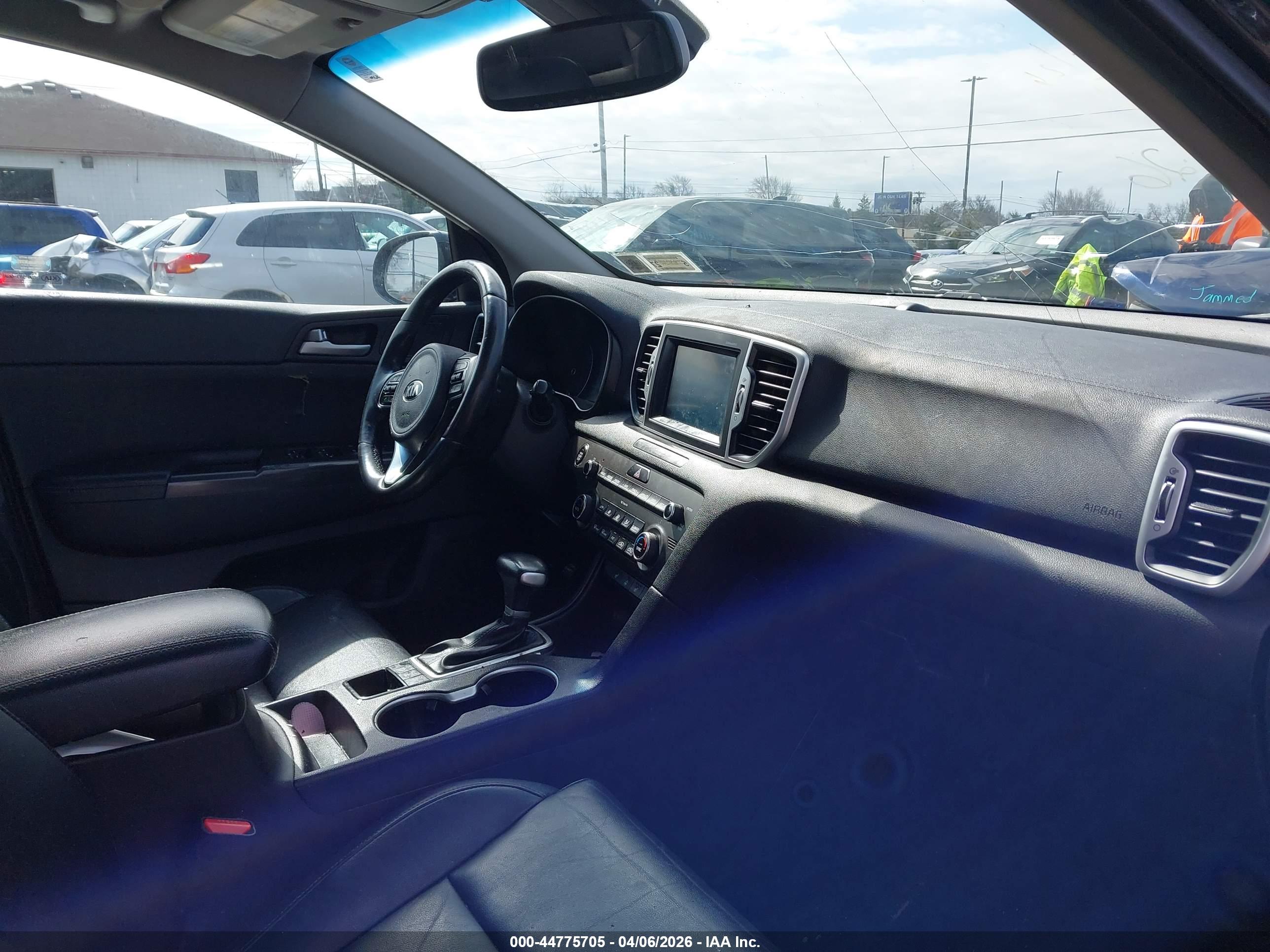 KIA SPORTAGE image 5