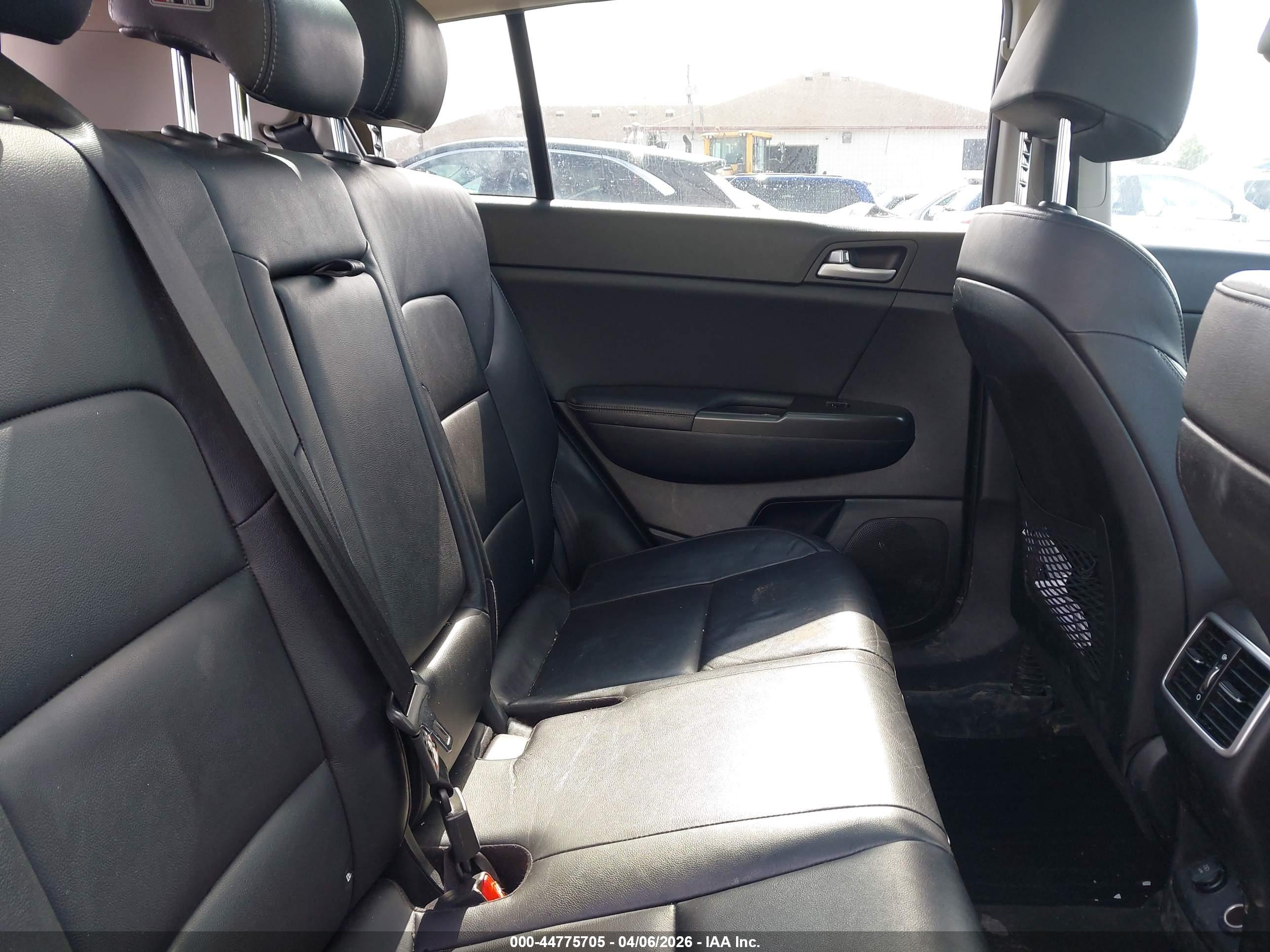KIA SPORTAGE image 8