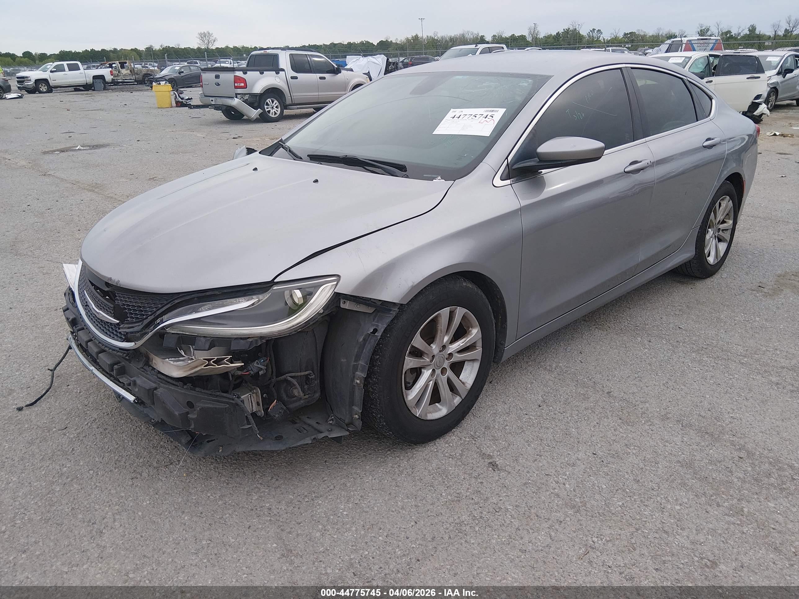 CHRYSLER 200 image 2