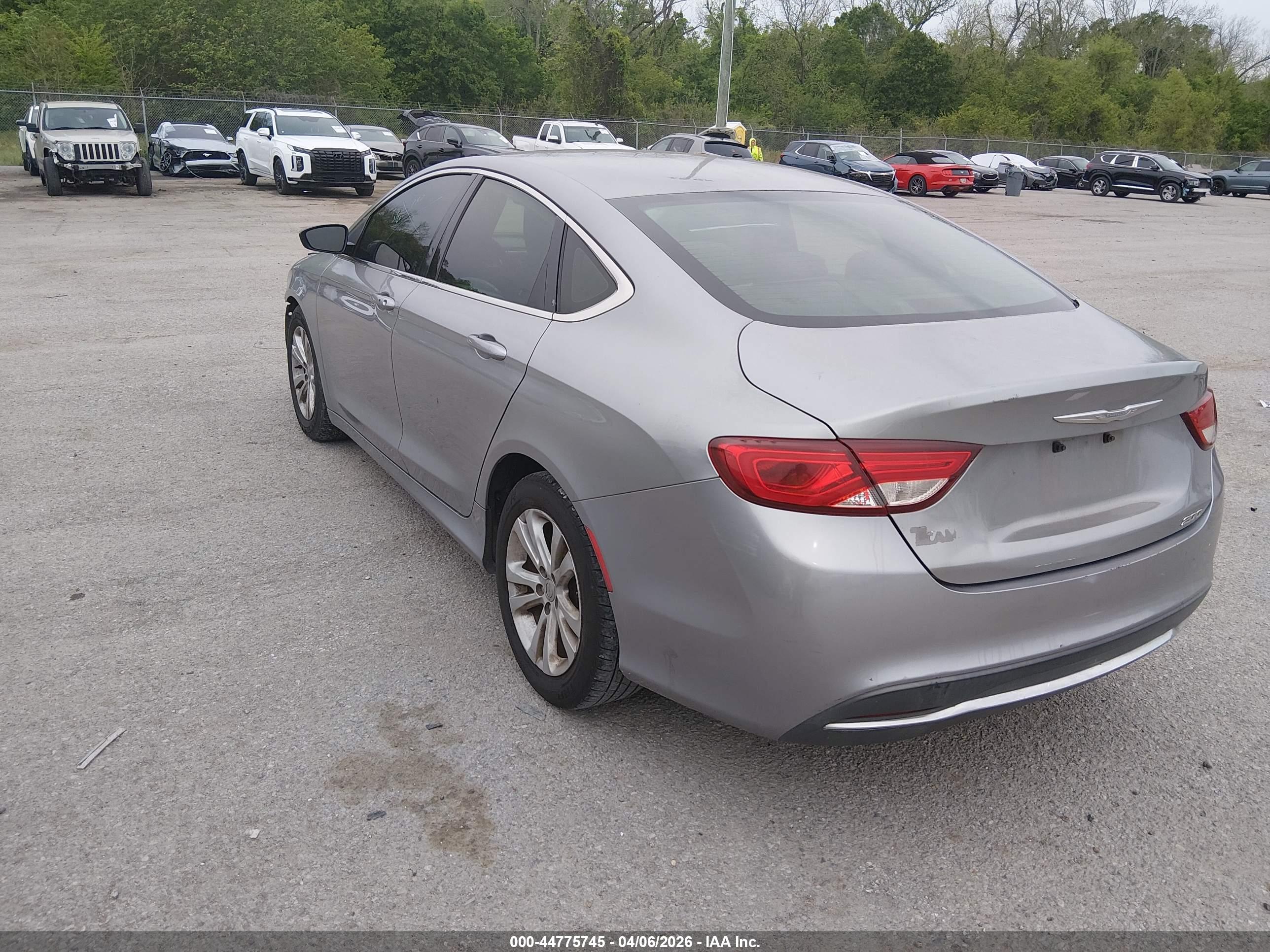 CHRYSLER 200 image 3