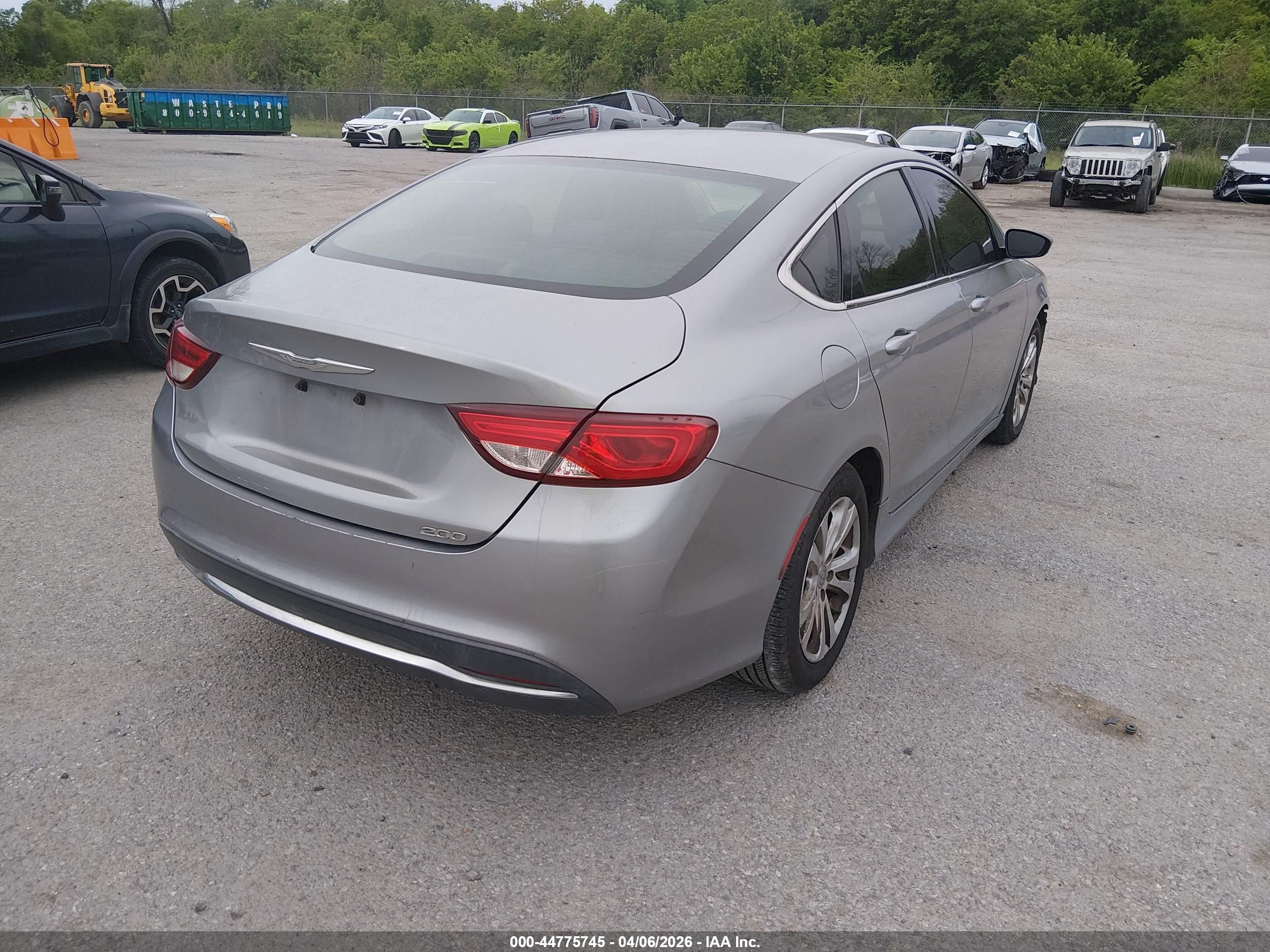 CHRYSLER 200 image 4