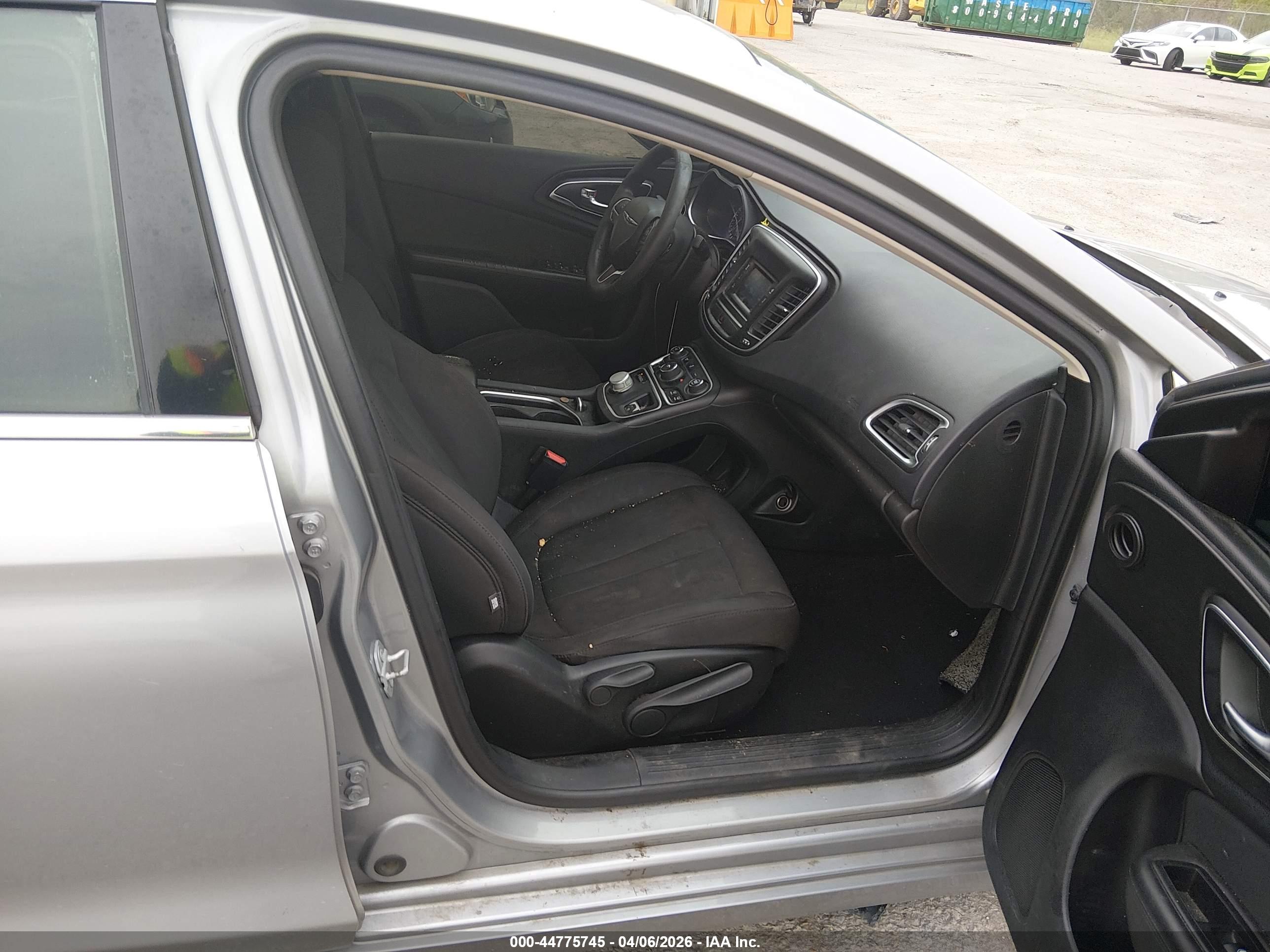 CHRYSLER 200 image 5