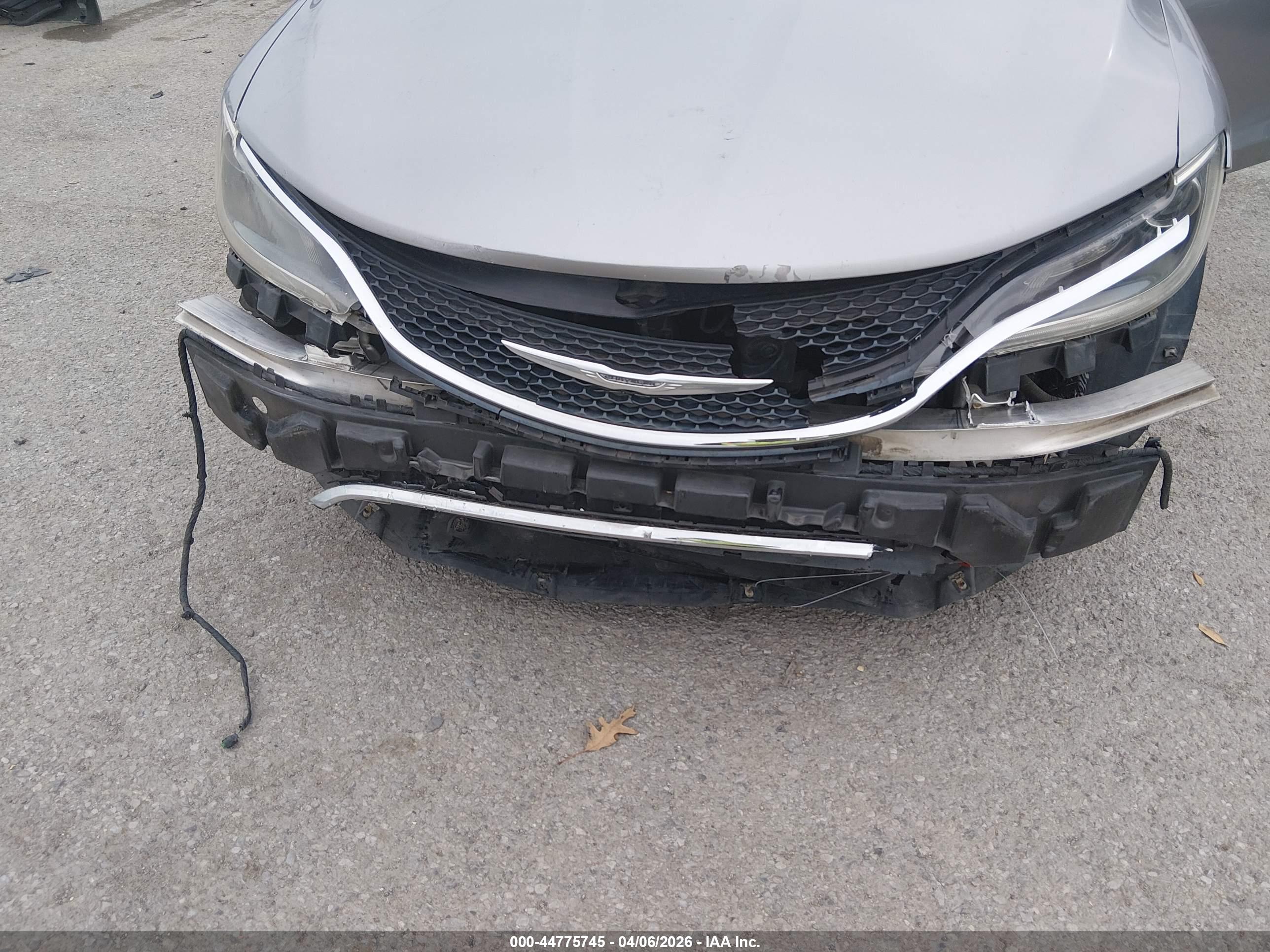 CHRYSLER 200 image 6