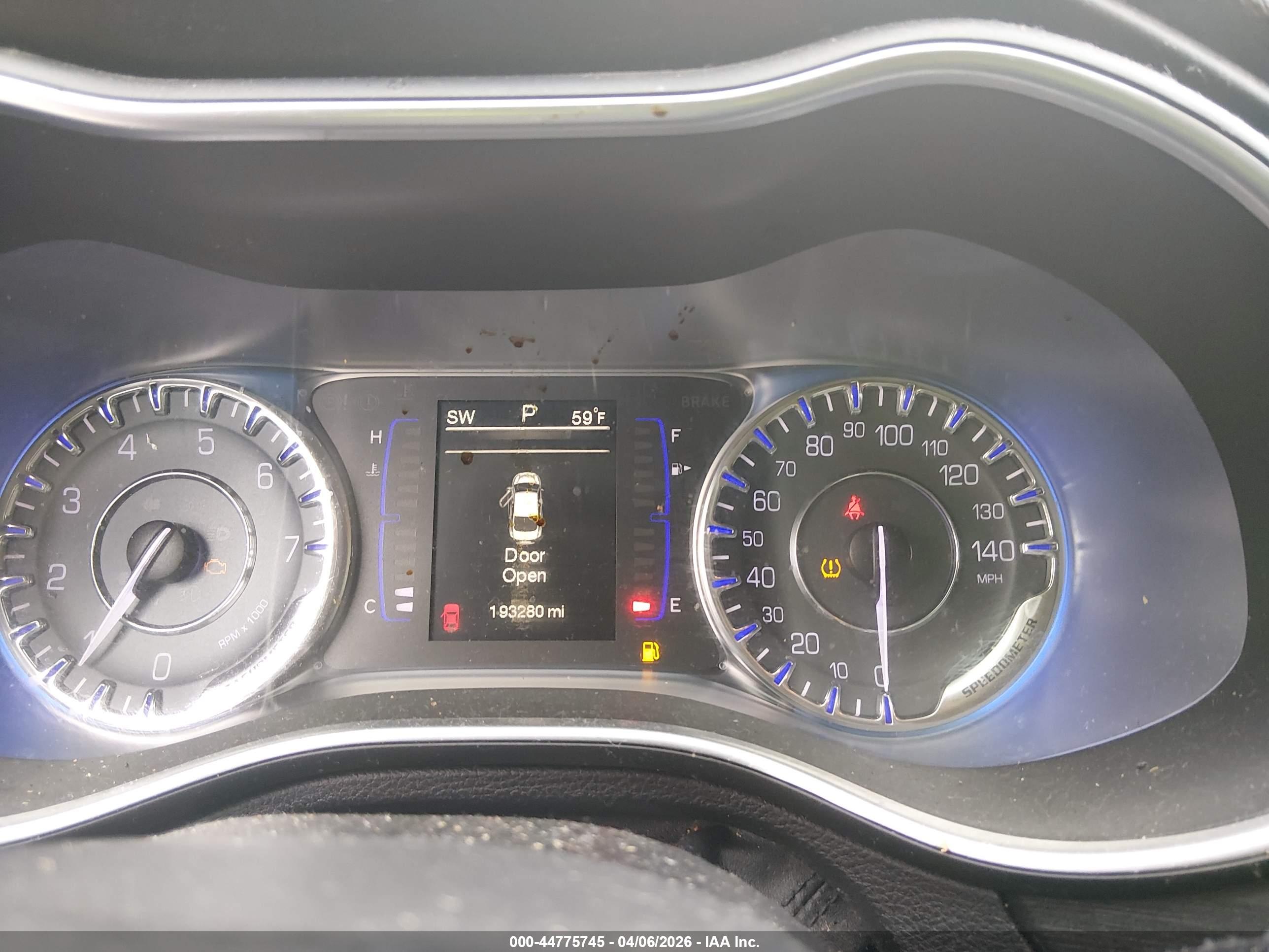 CHRYSLER 200 image 7