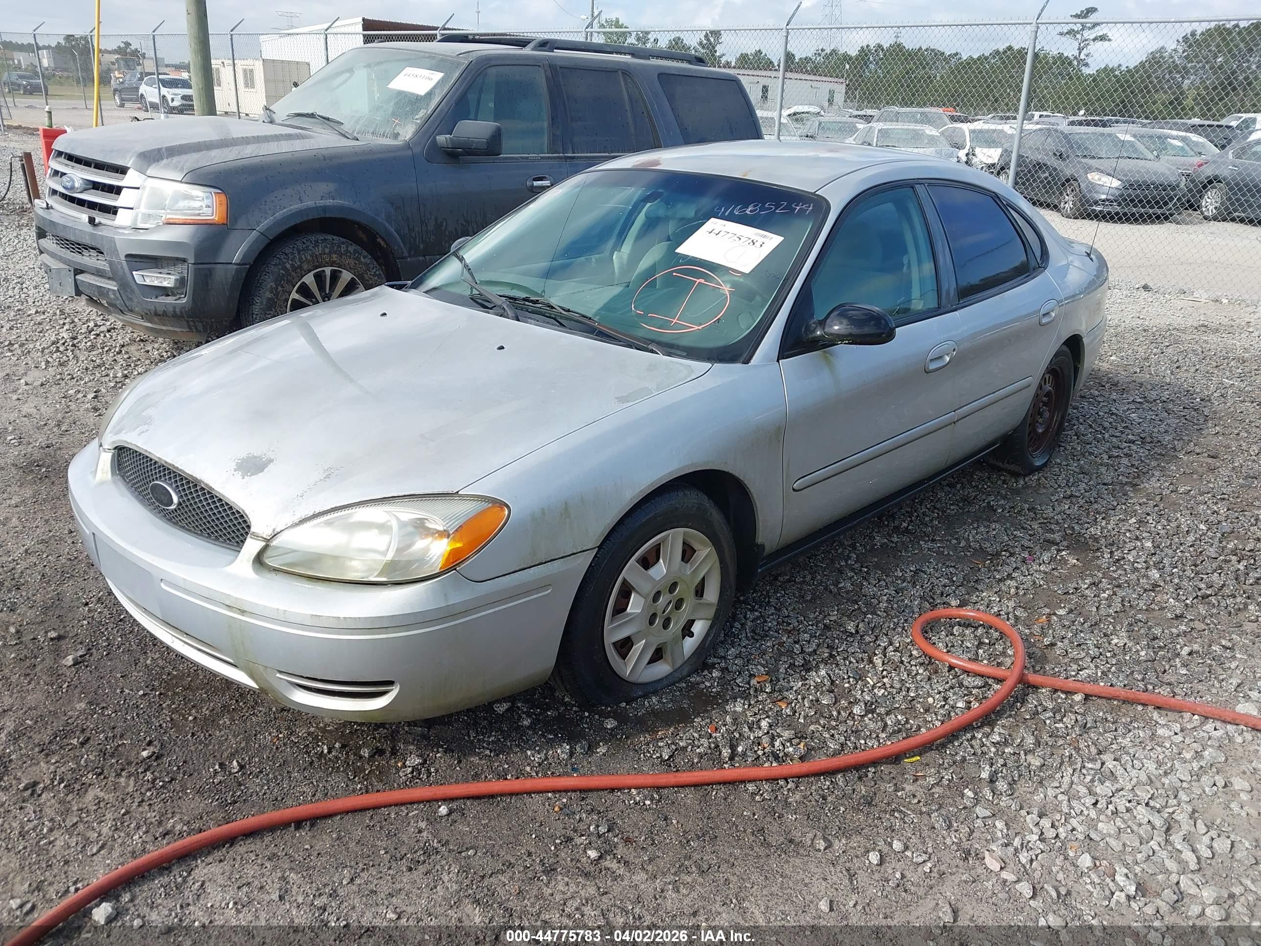 FORD TAURUS image 2