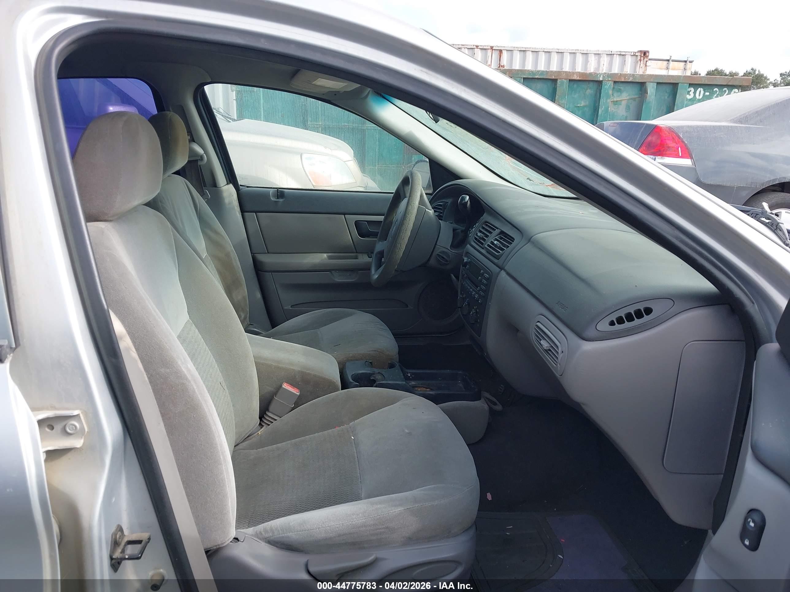 FORD TAURUS image 5