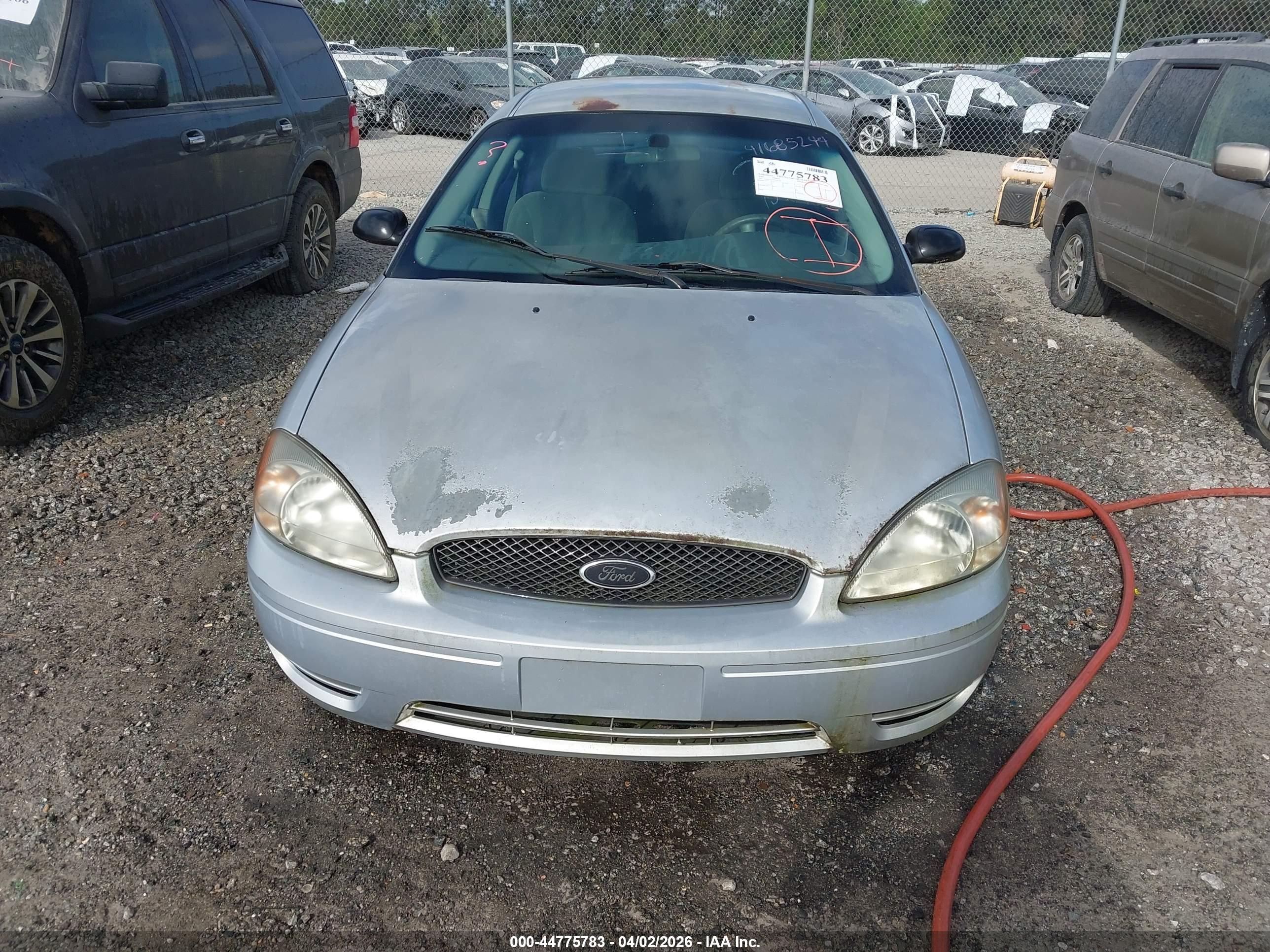 FORD TAURUS image 6