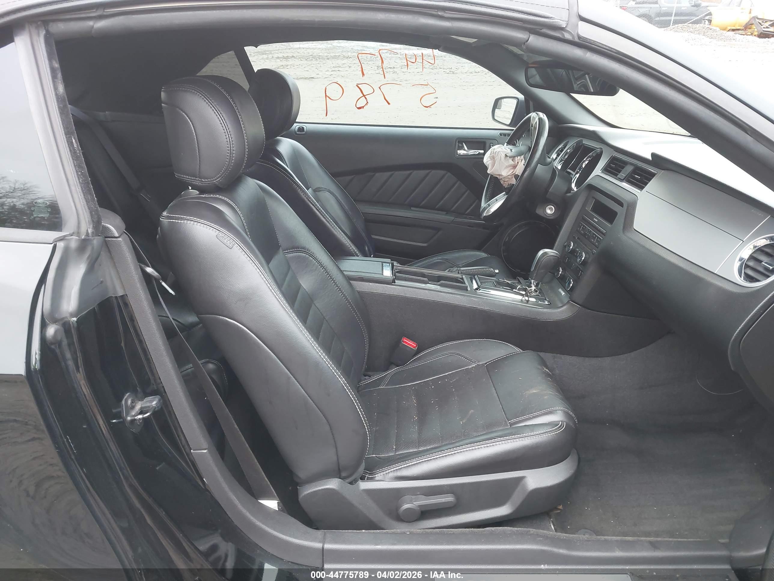 FORD MUSTANG image 5