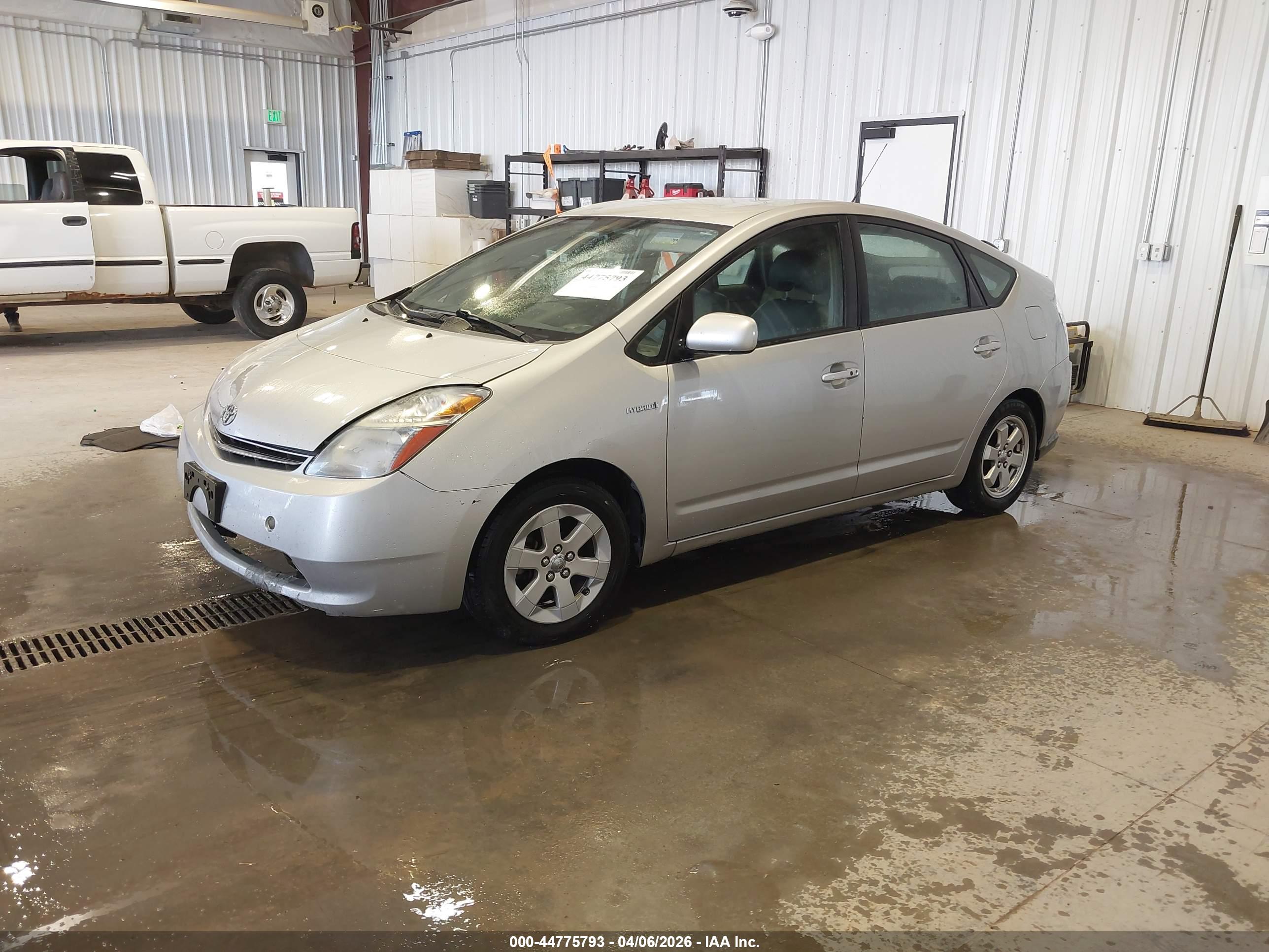 TOYOTA PRIUS image 2