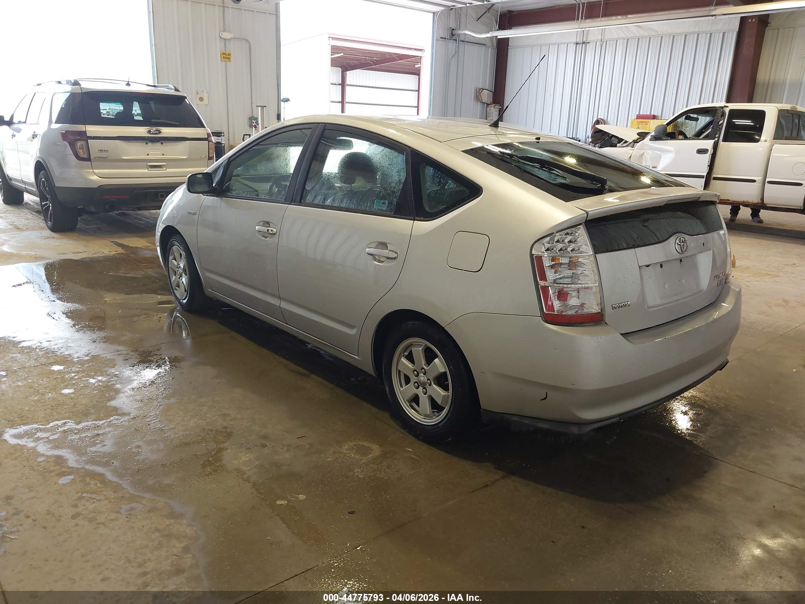 TOYOTA PRIUS image 3