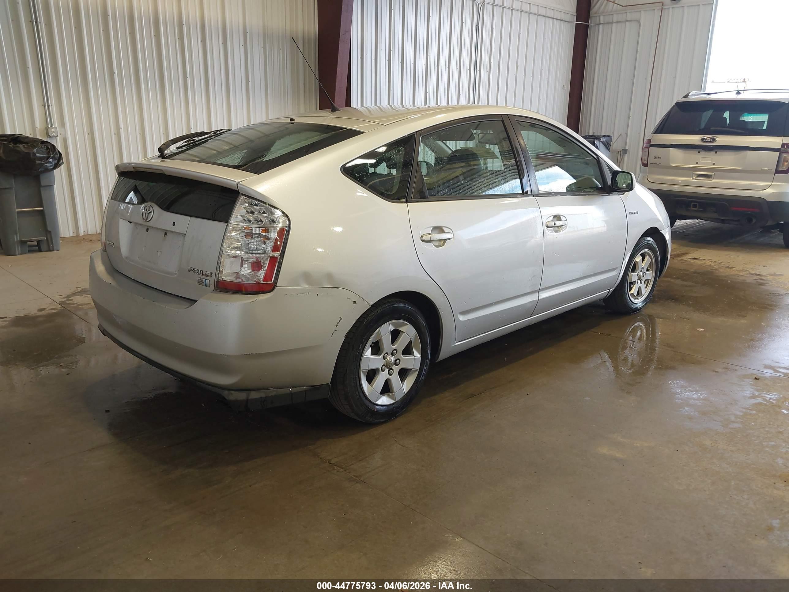 TOYOTA PRIUS image 4