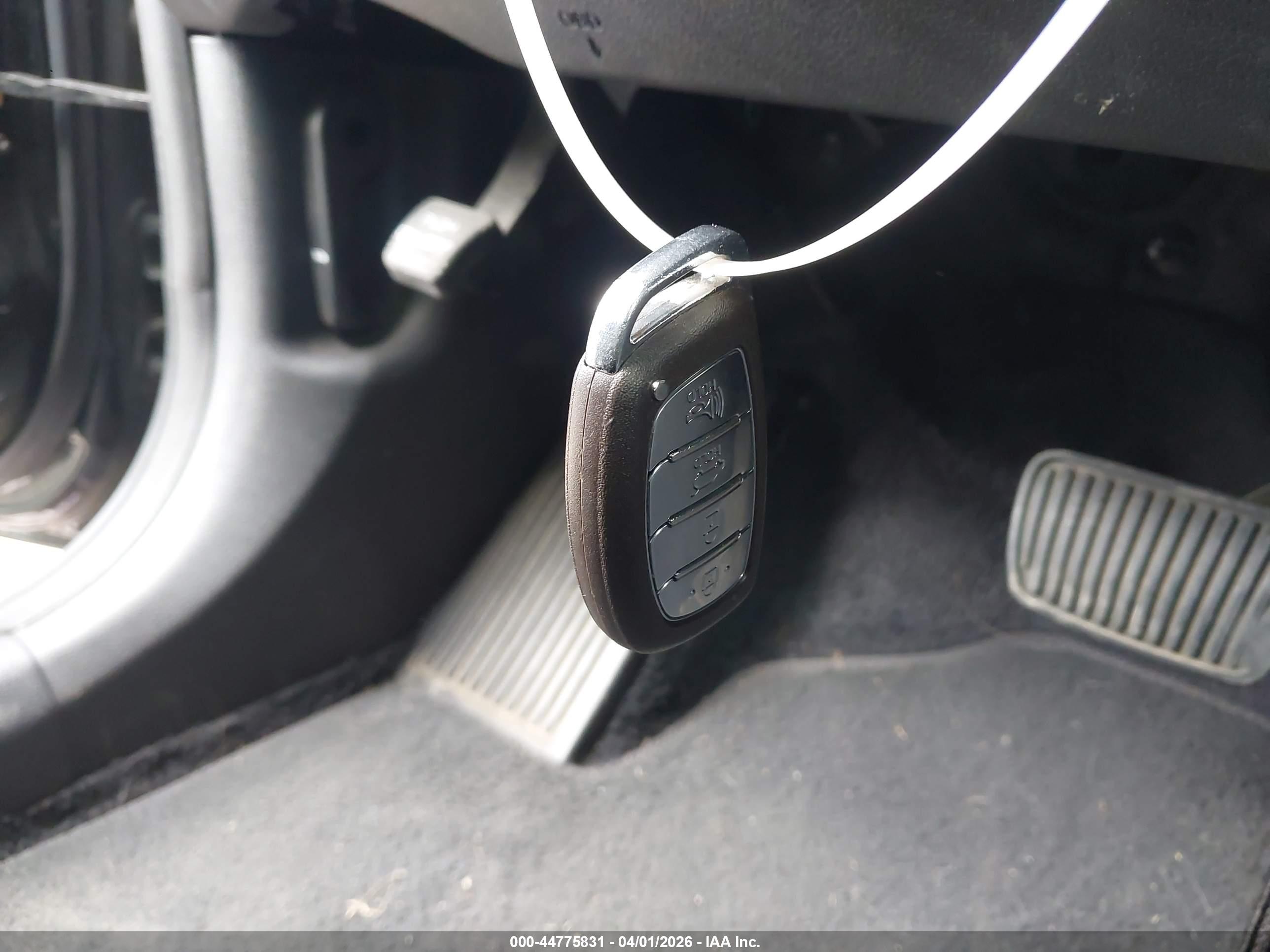 HYUNDAI TUCSON image 11