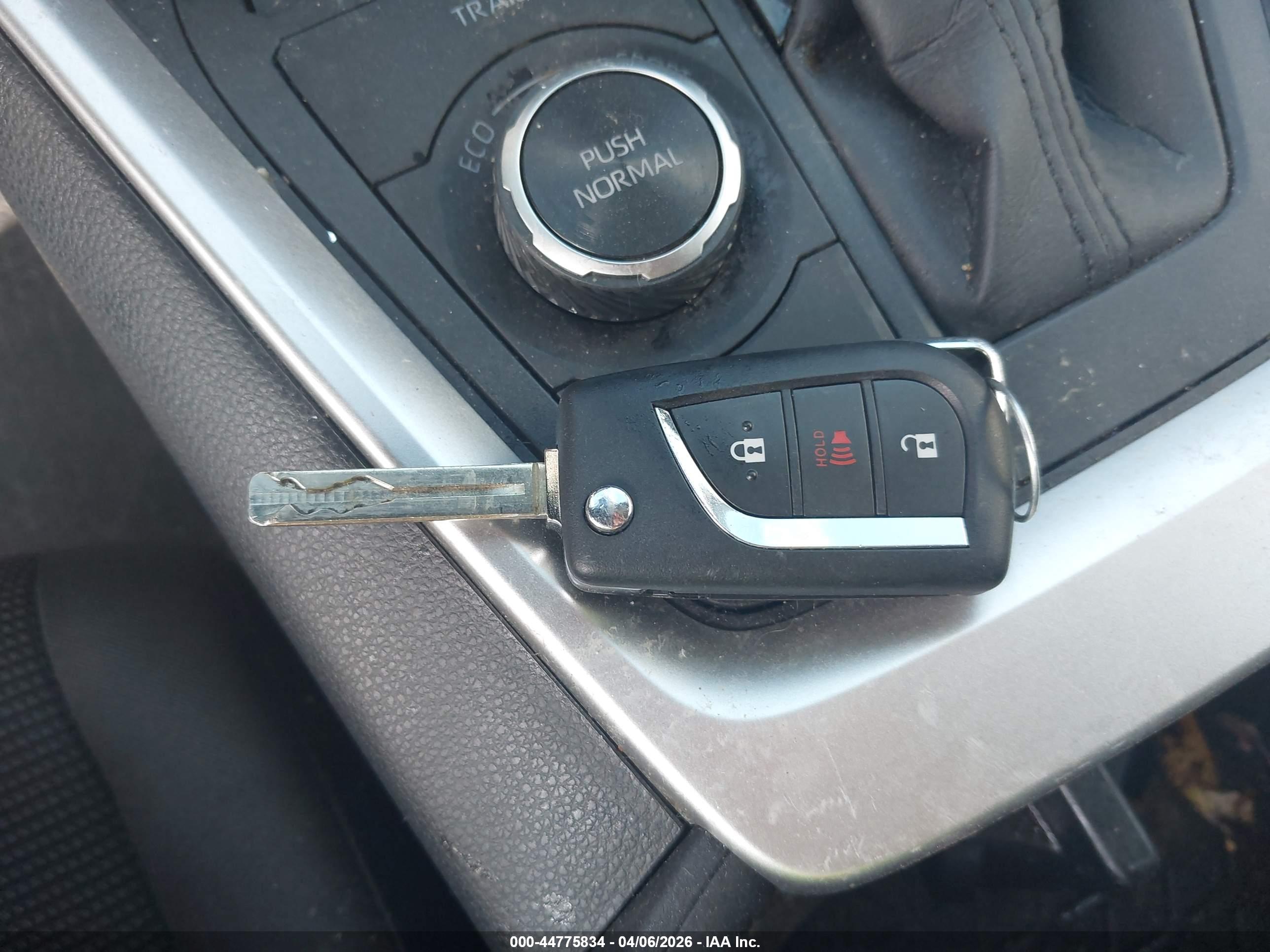 TOYOTA RAV4 image 11