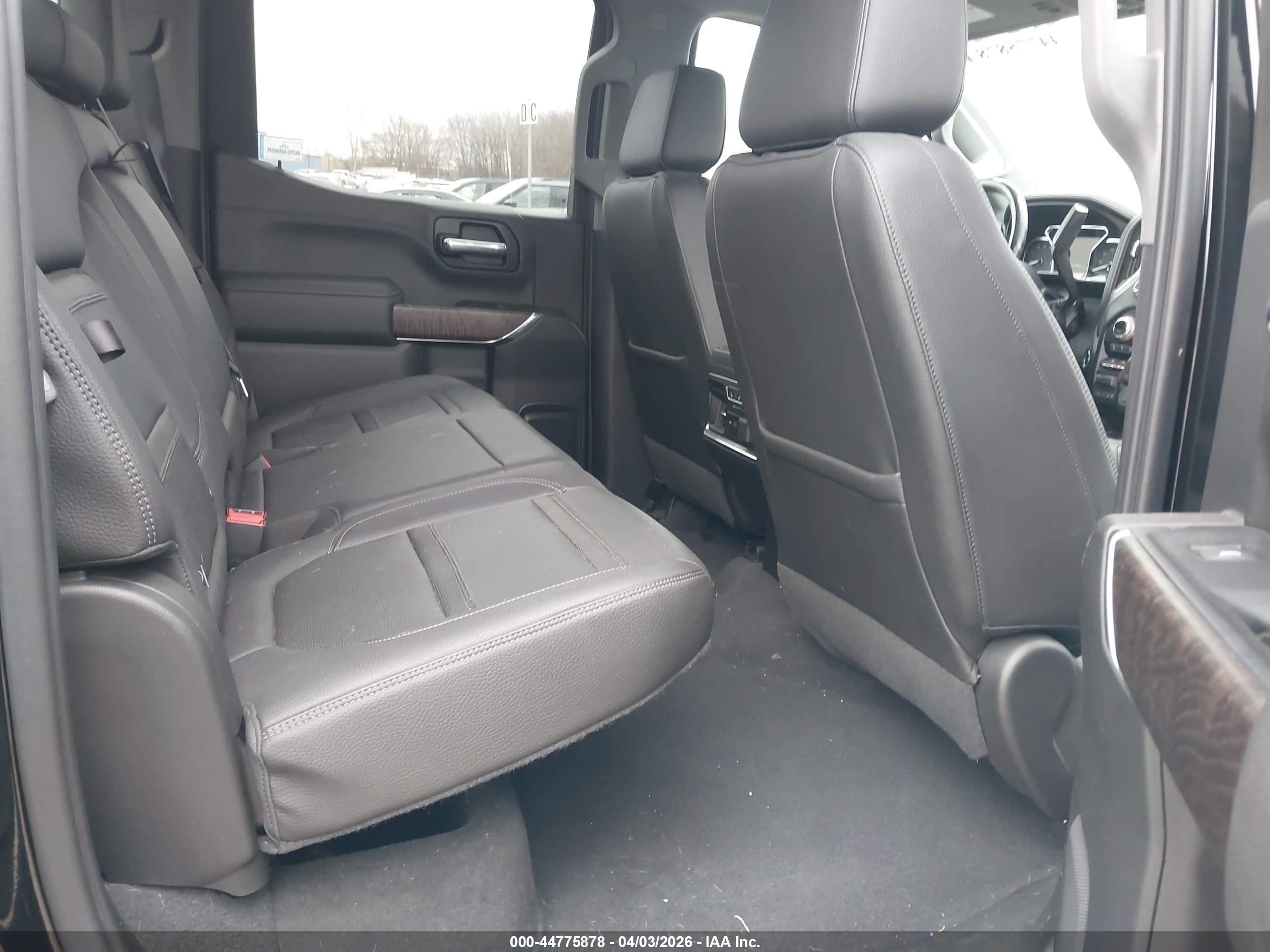 GMC SIERRA image 8