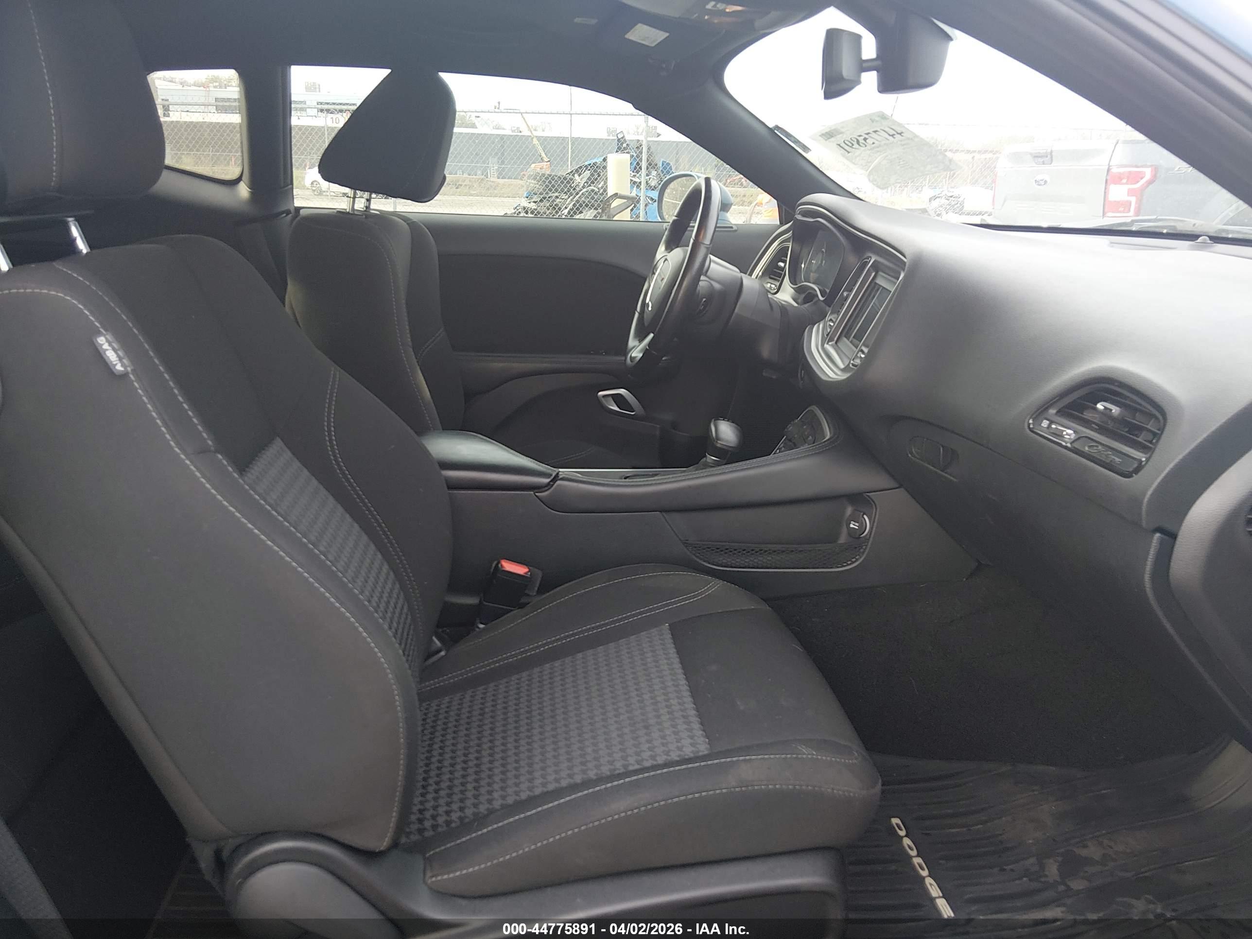 DODGE CHALLENGER image 5