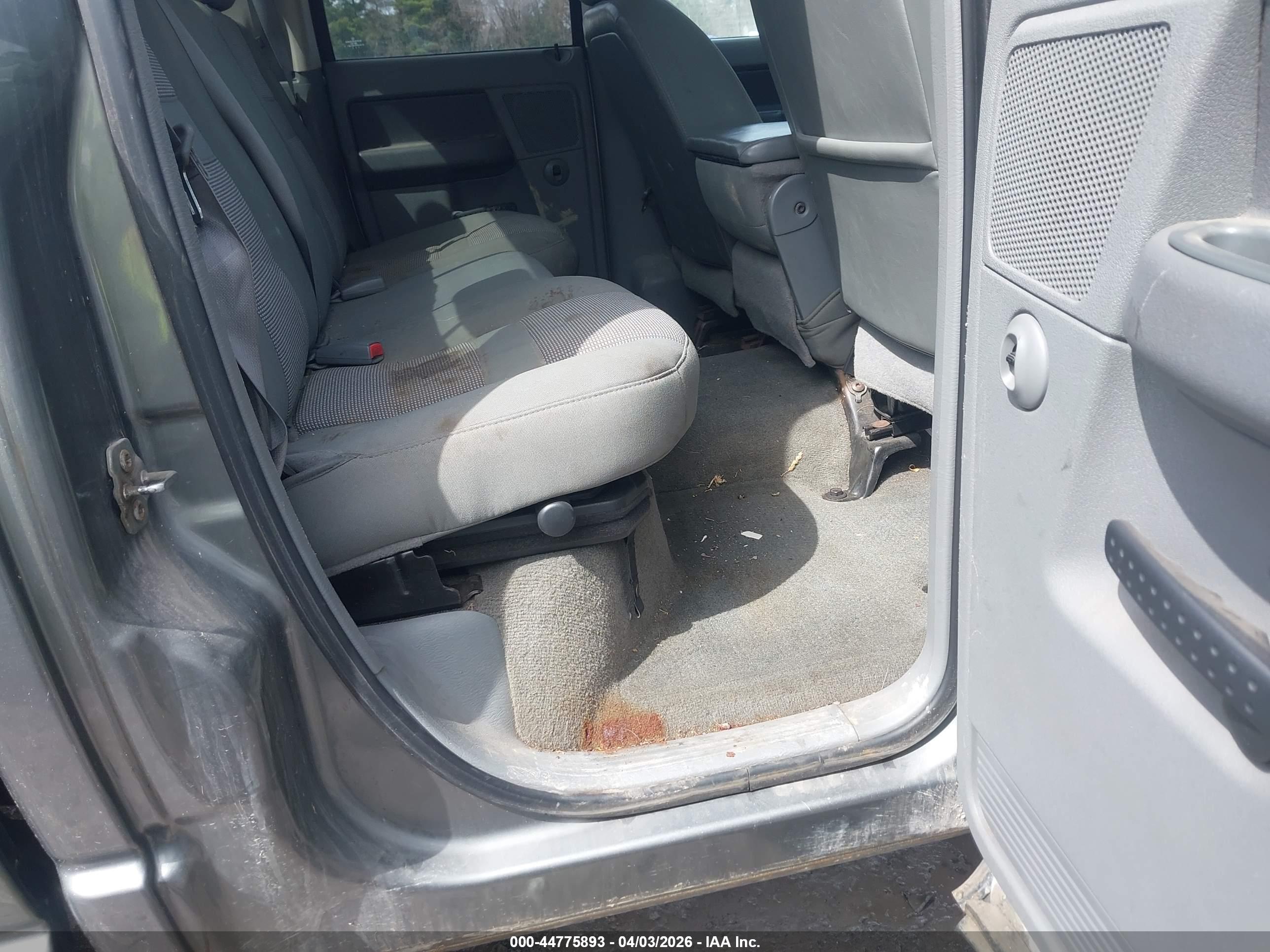DODGE RAM image 8