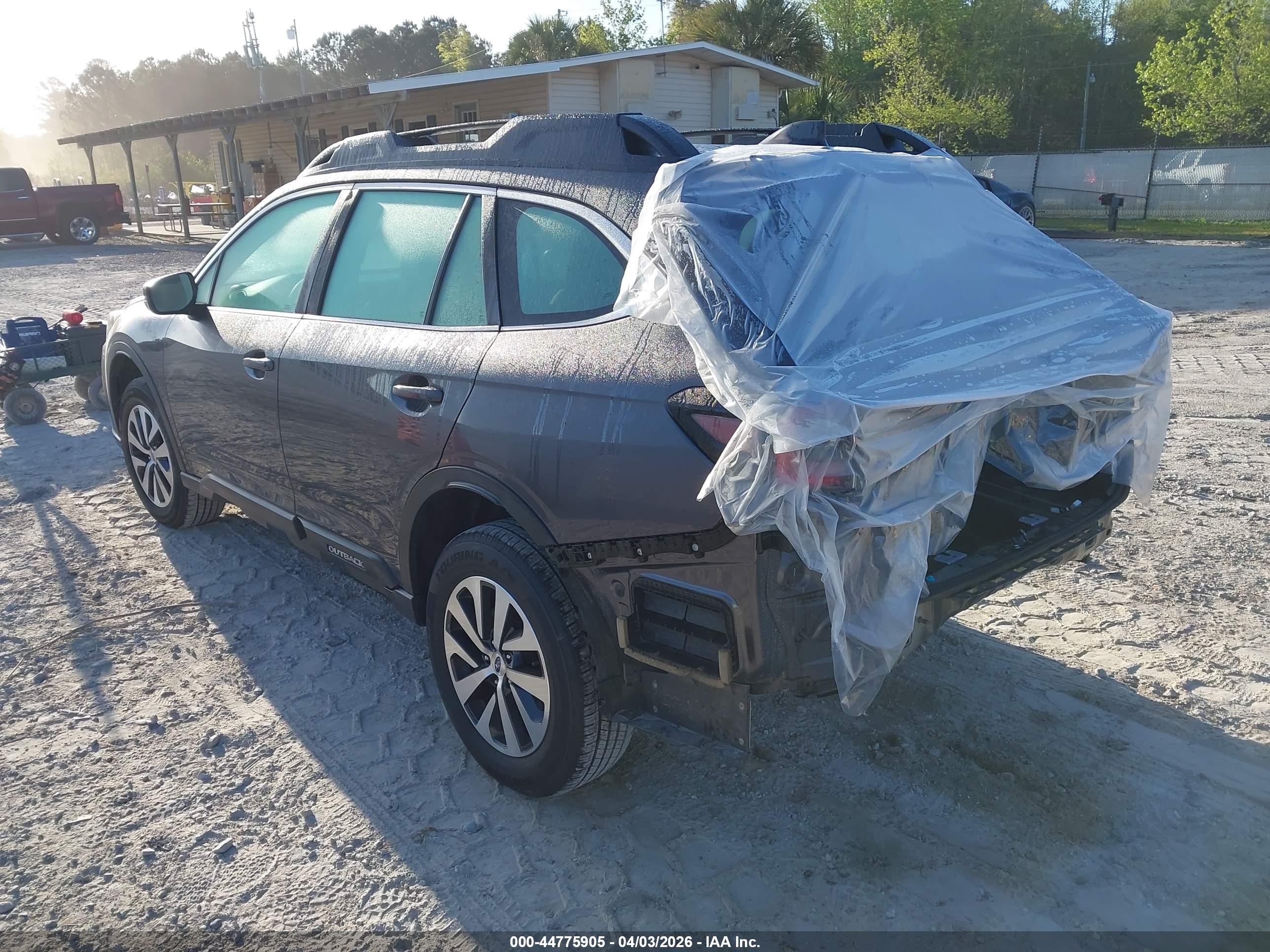 SUBARU OUTBACK image 3