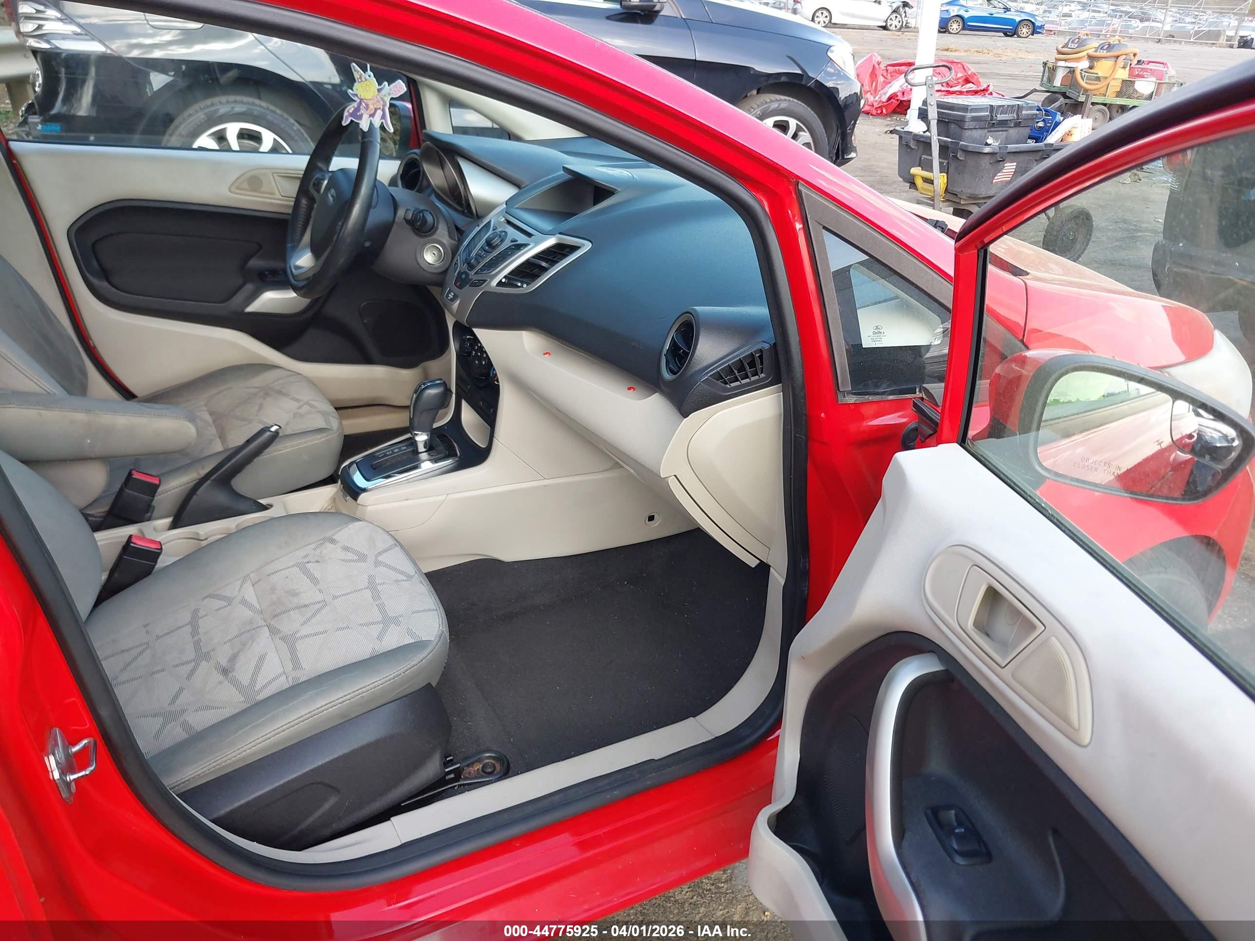FORD FIESTA image 5