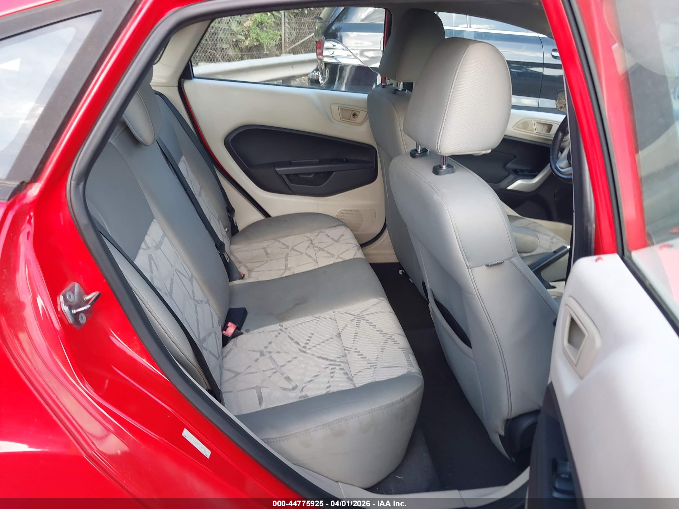 FORD FIESTA image 8
