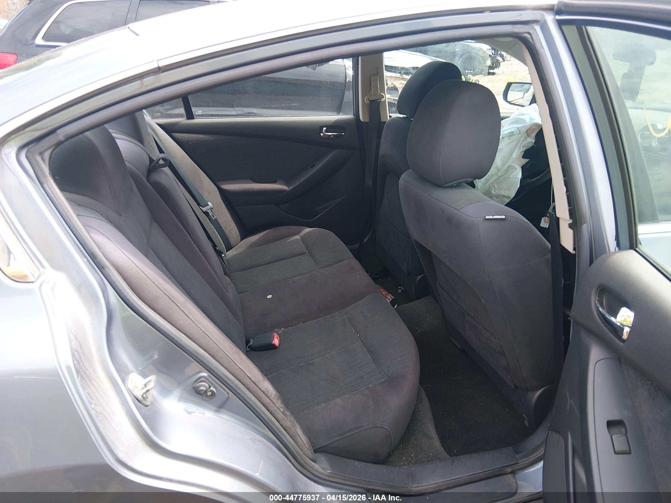 NISSAN ALTIMA image 8