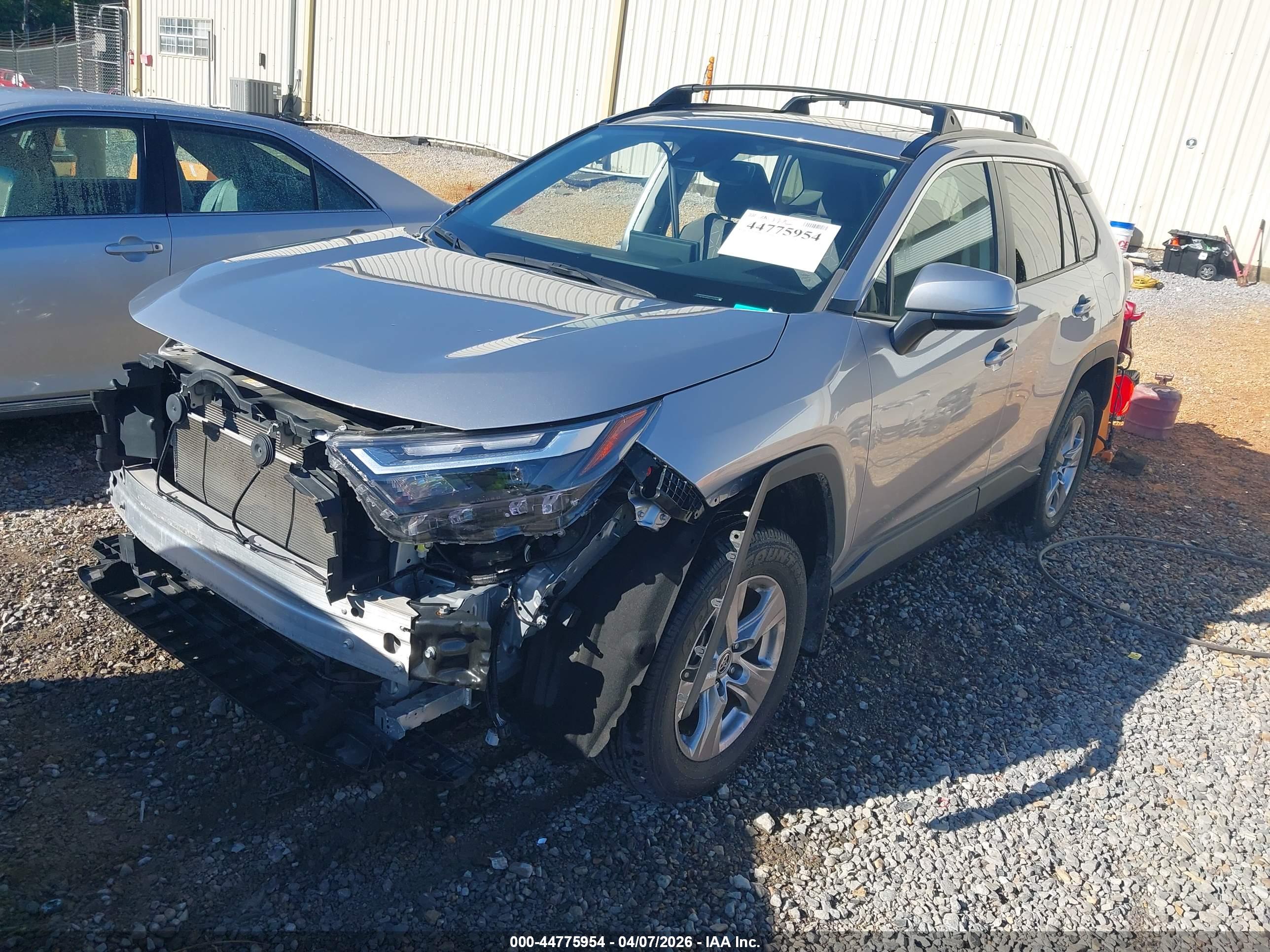TOYOTA RAV4 image 2