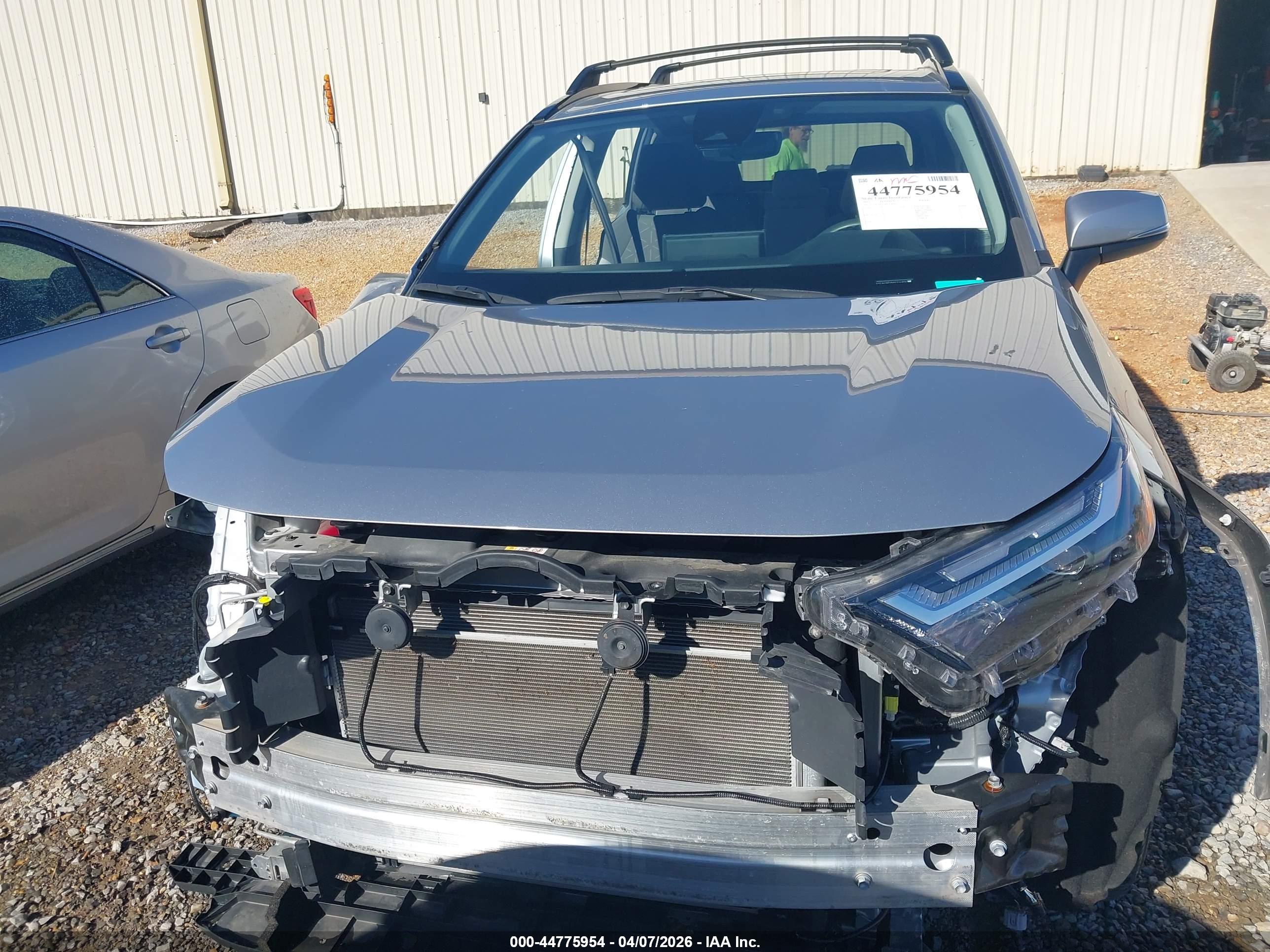 TOYOTA RAV4 image 6