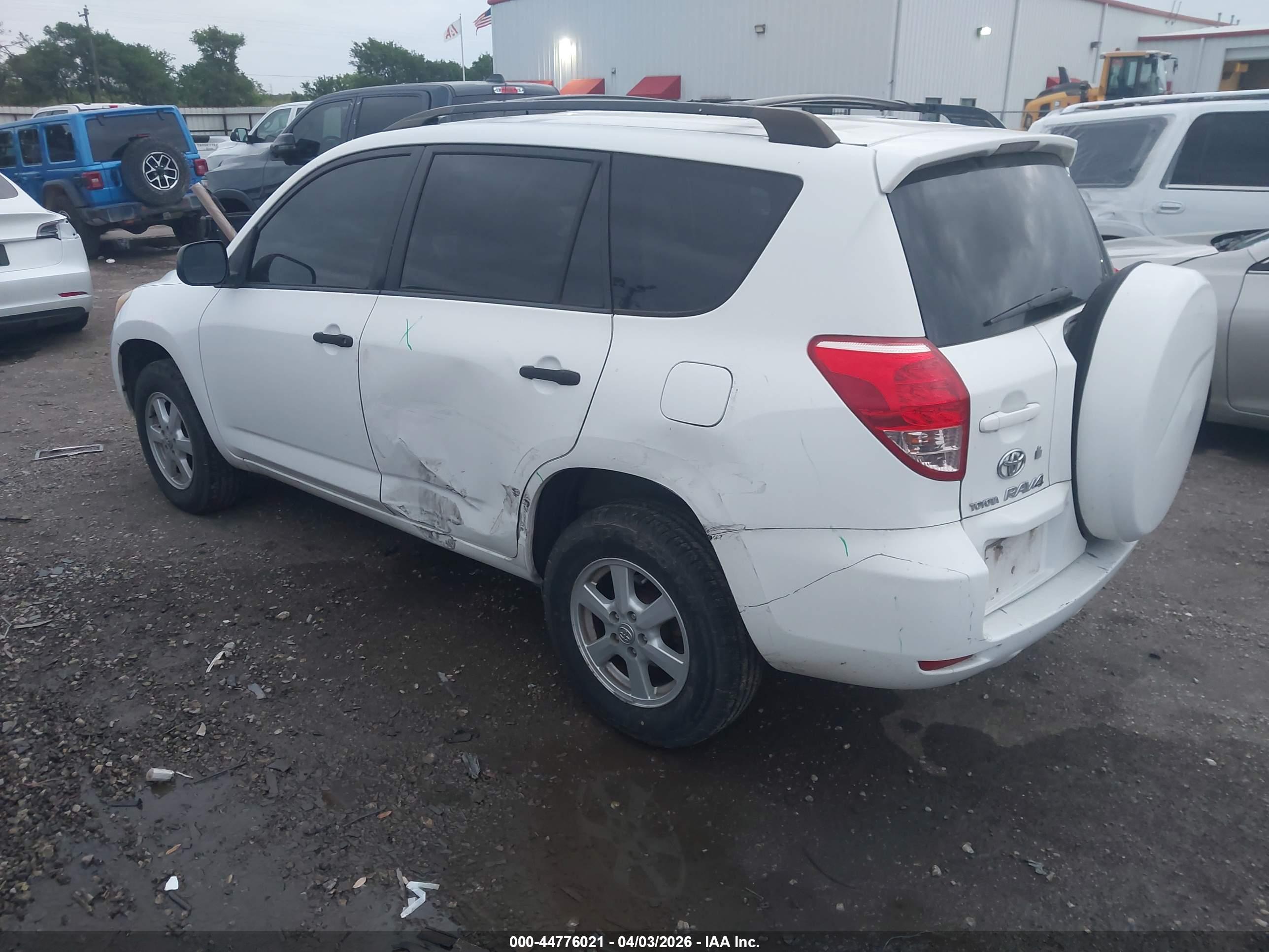 TOYOTA RAV4 image 3