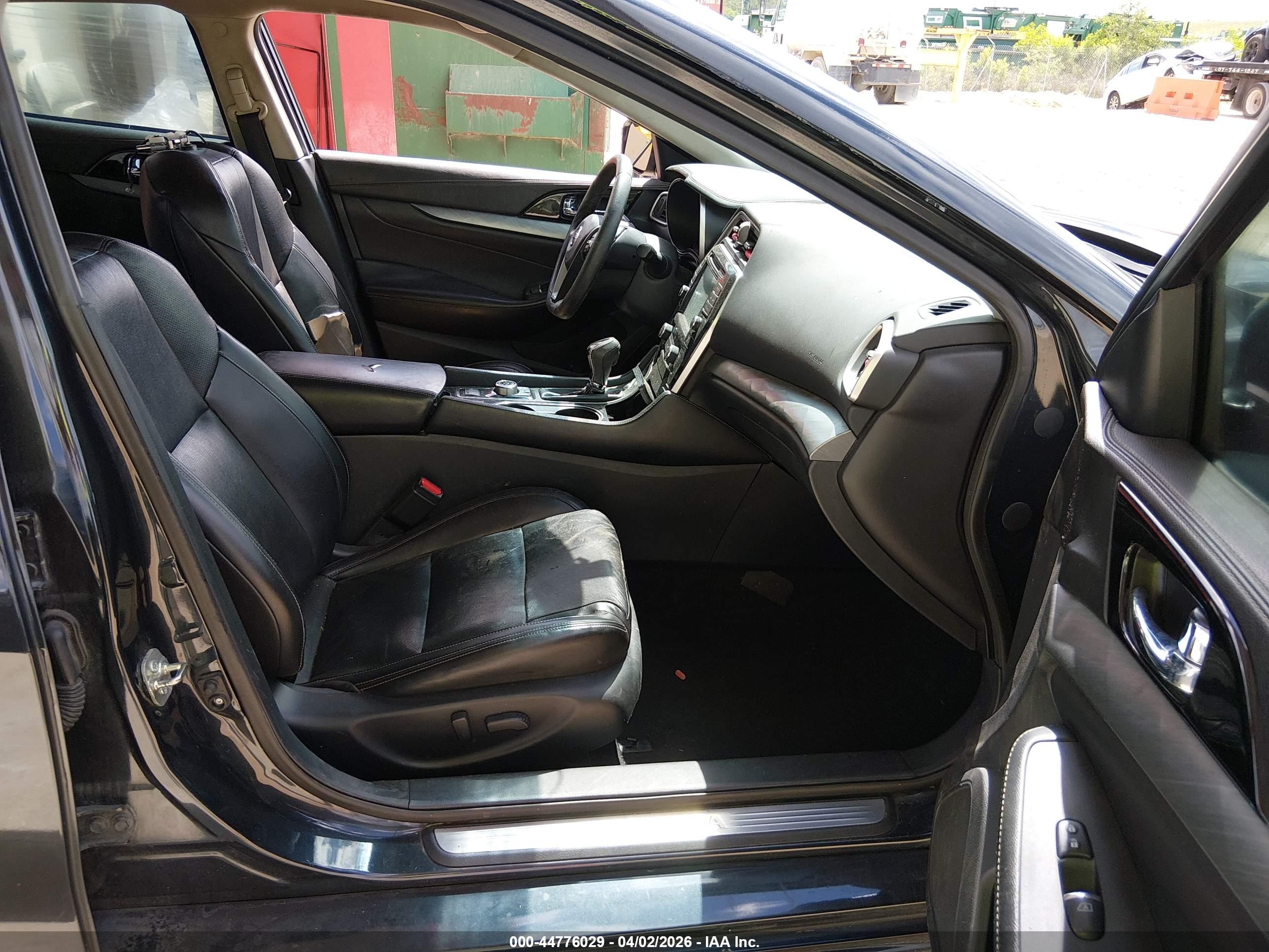 NISSAN MAXIMA image 5