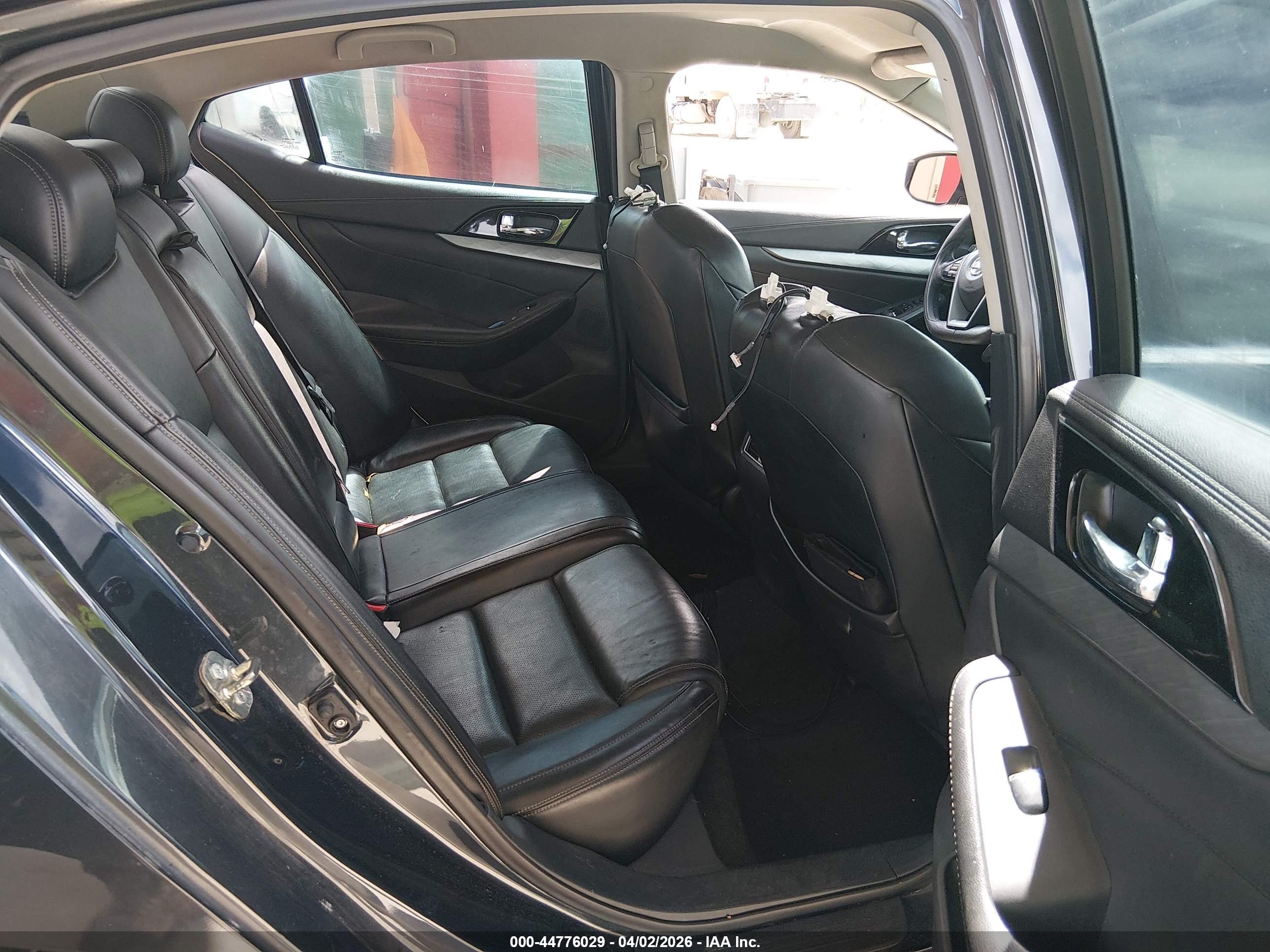 NISSAN MAXIMA image 8