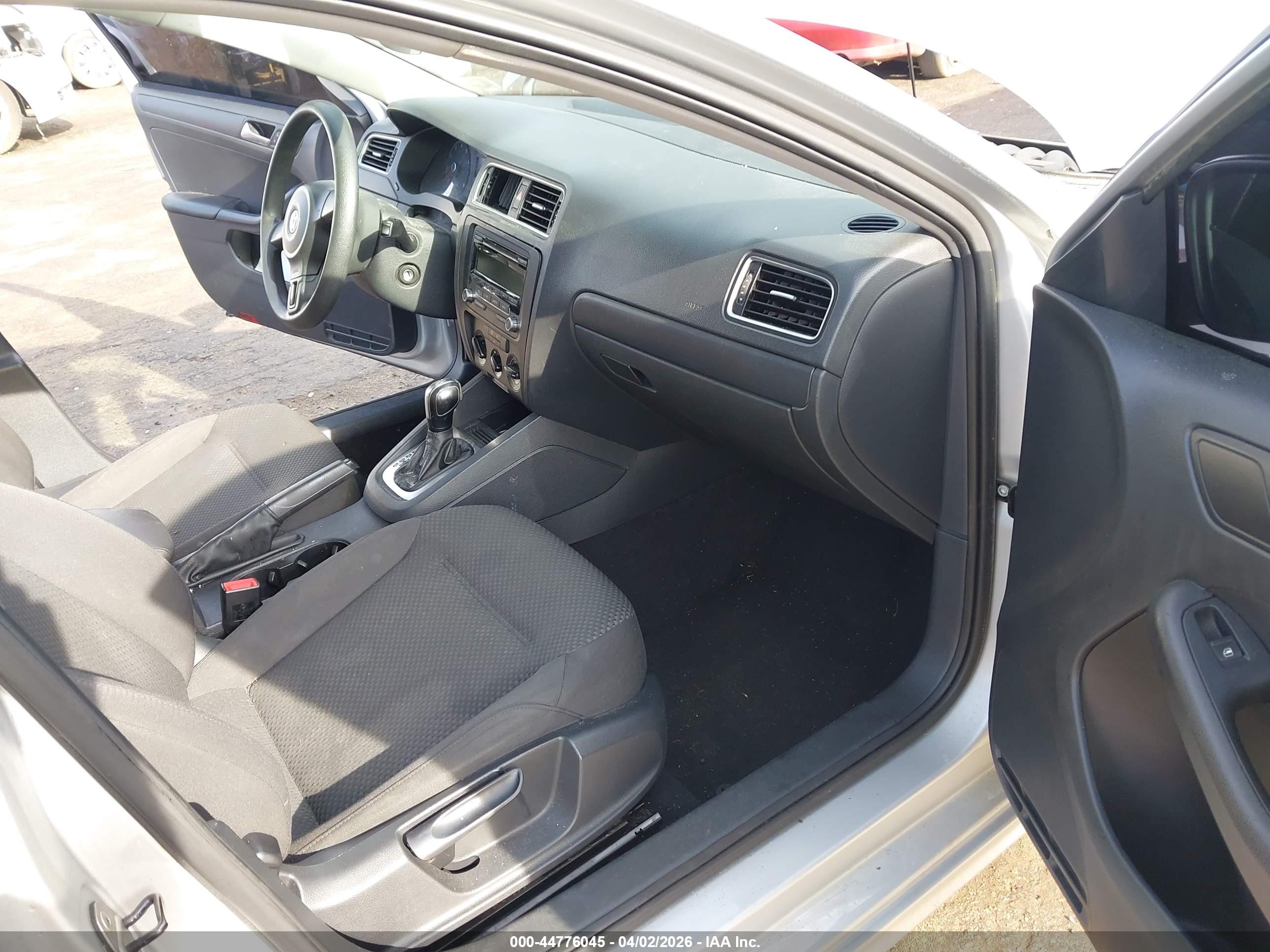 VOLKSWAGEN JETTA image 5