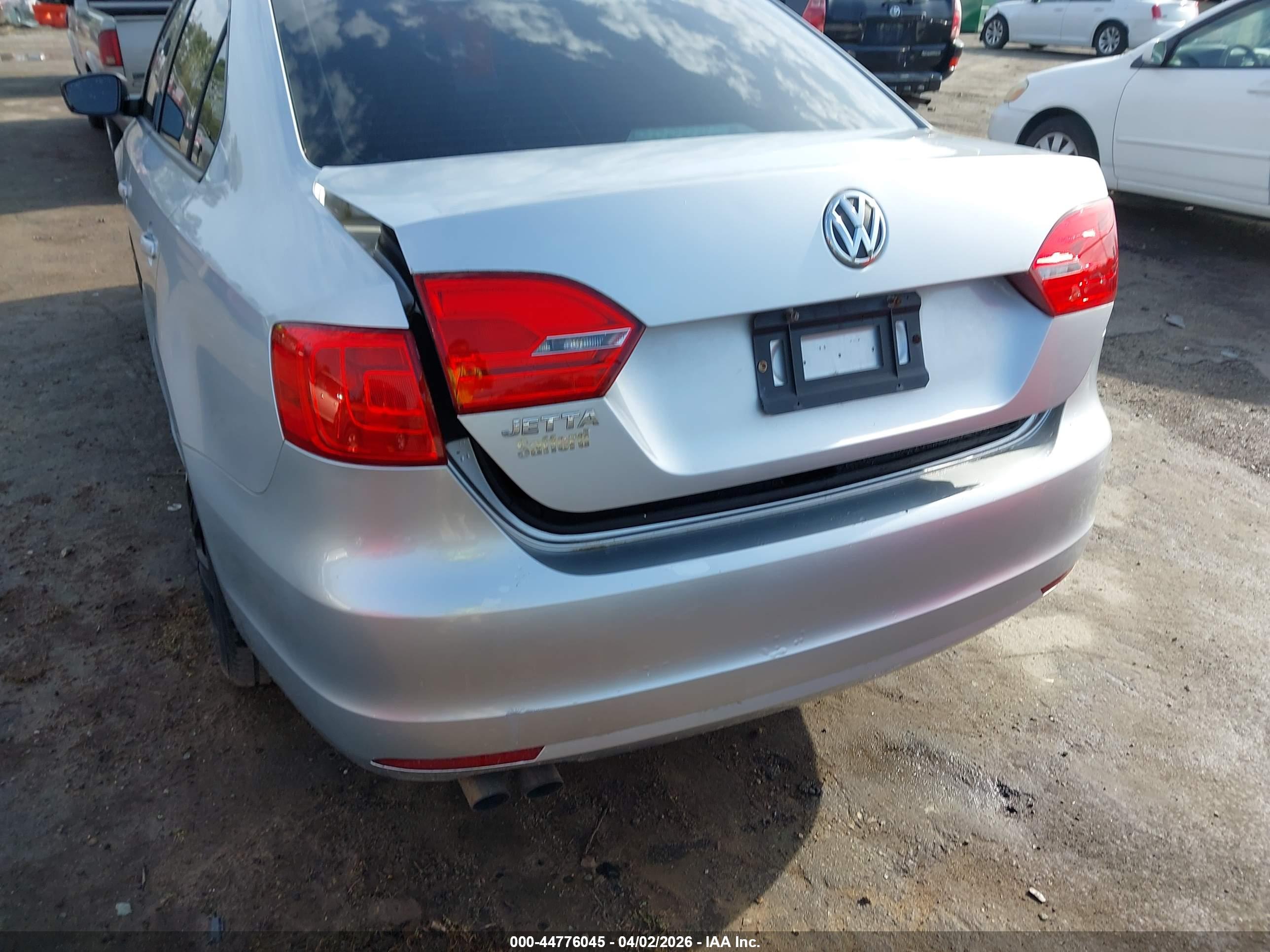 VOLKSWAGEN JETTA image 6