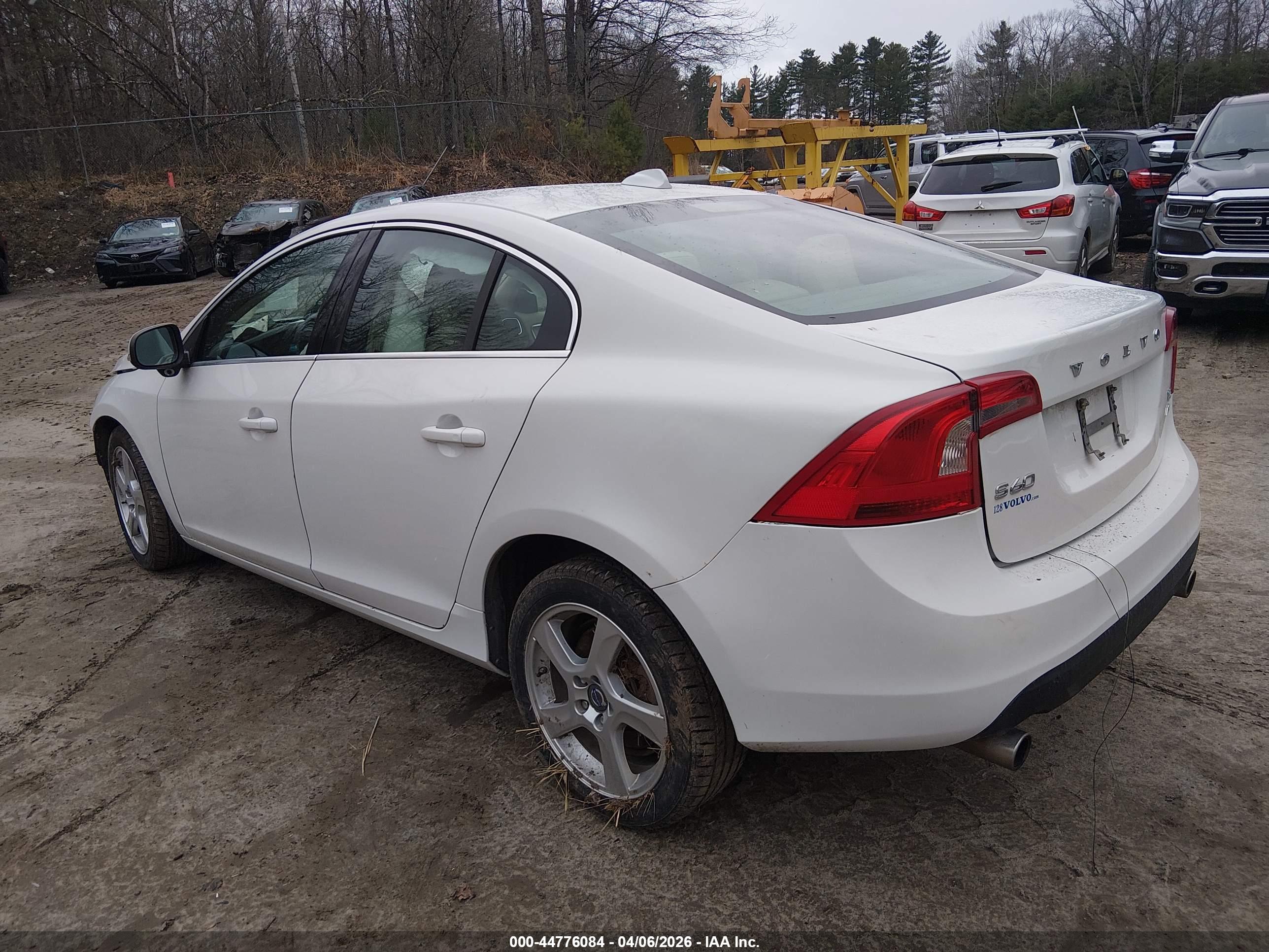 VOLVO S60 image 3