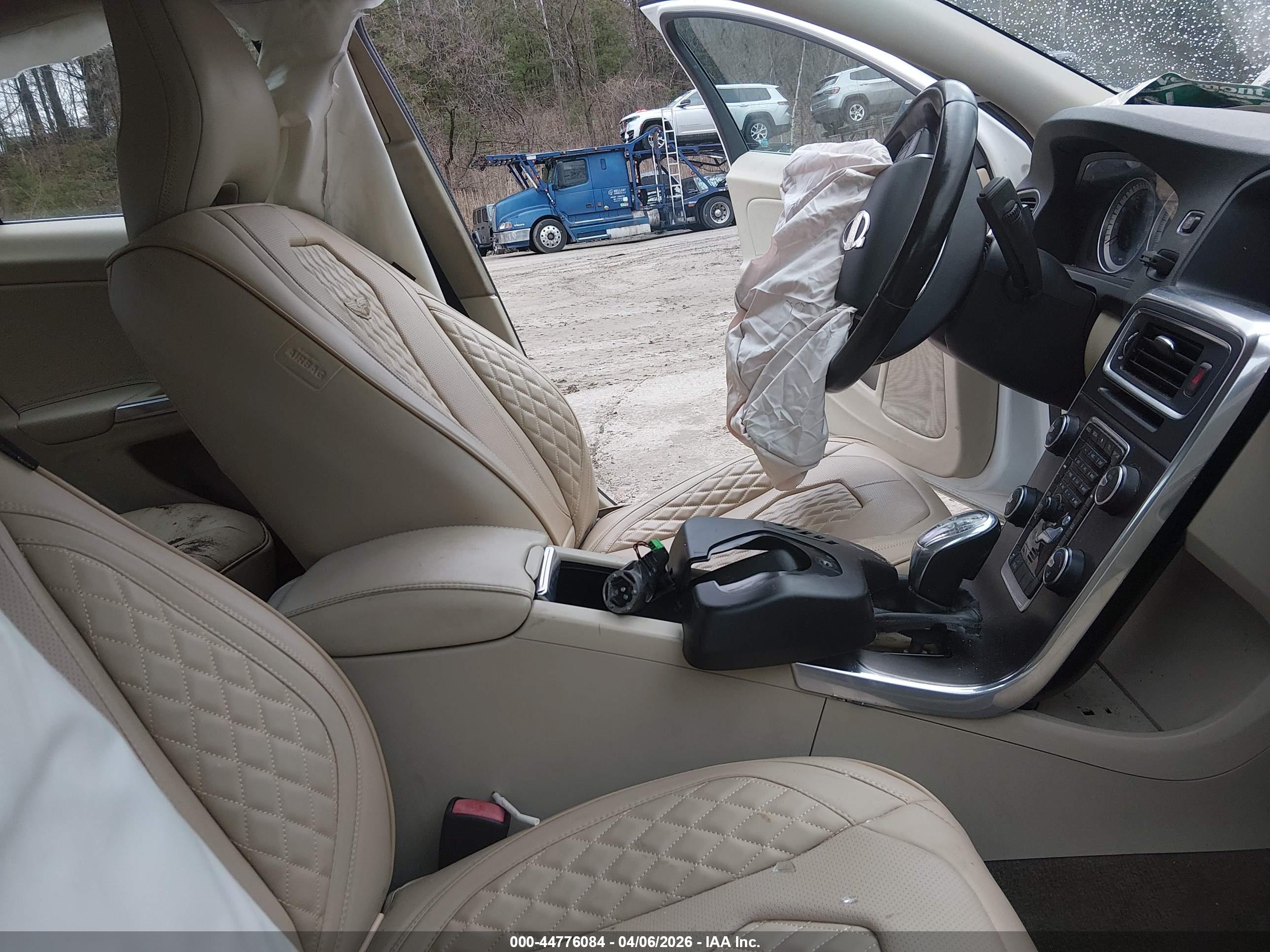VOLVO S60 image 5