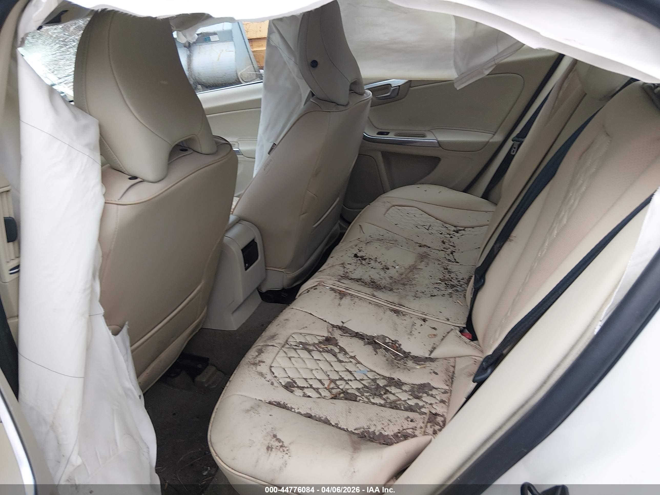 VOLVO S60 image 8