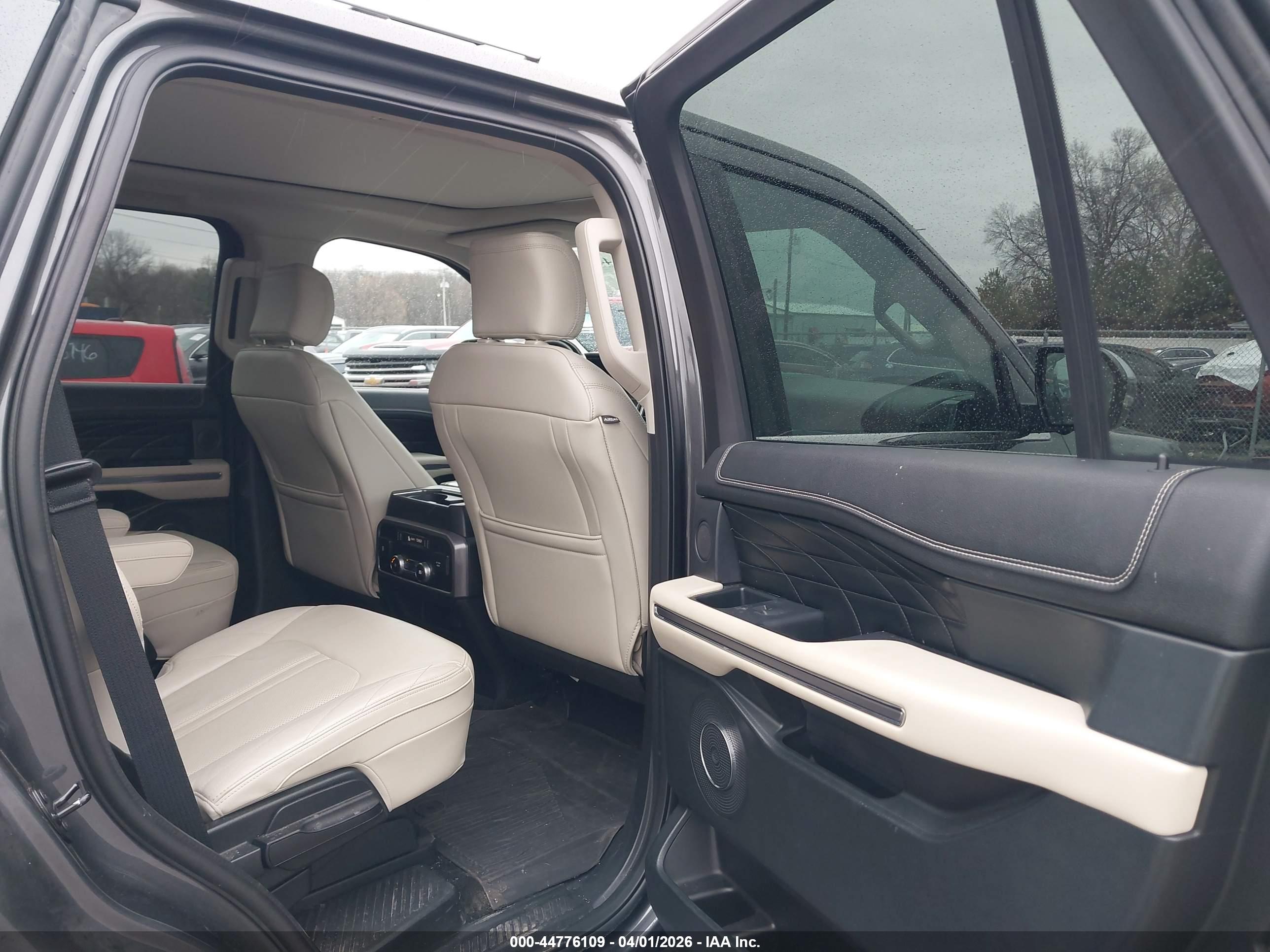 FORD EXPEDITION image 8