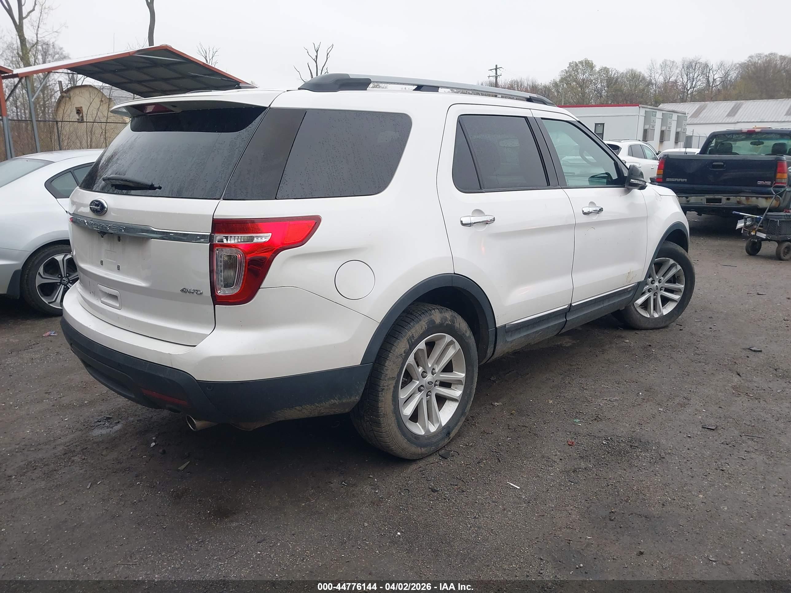 FORD EXPLORER image 4