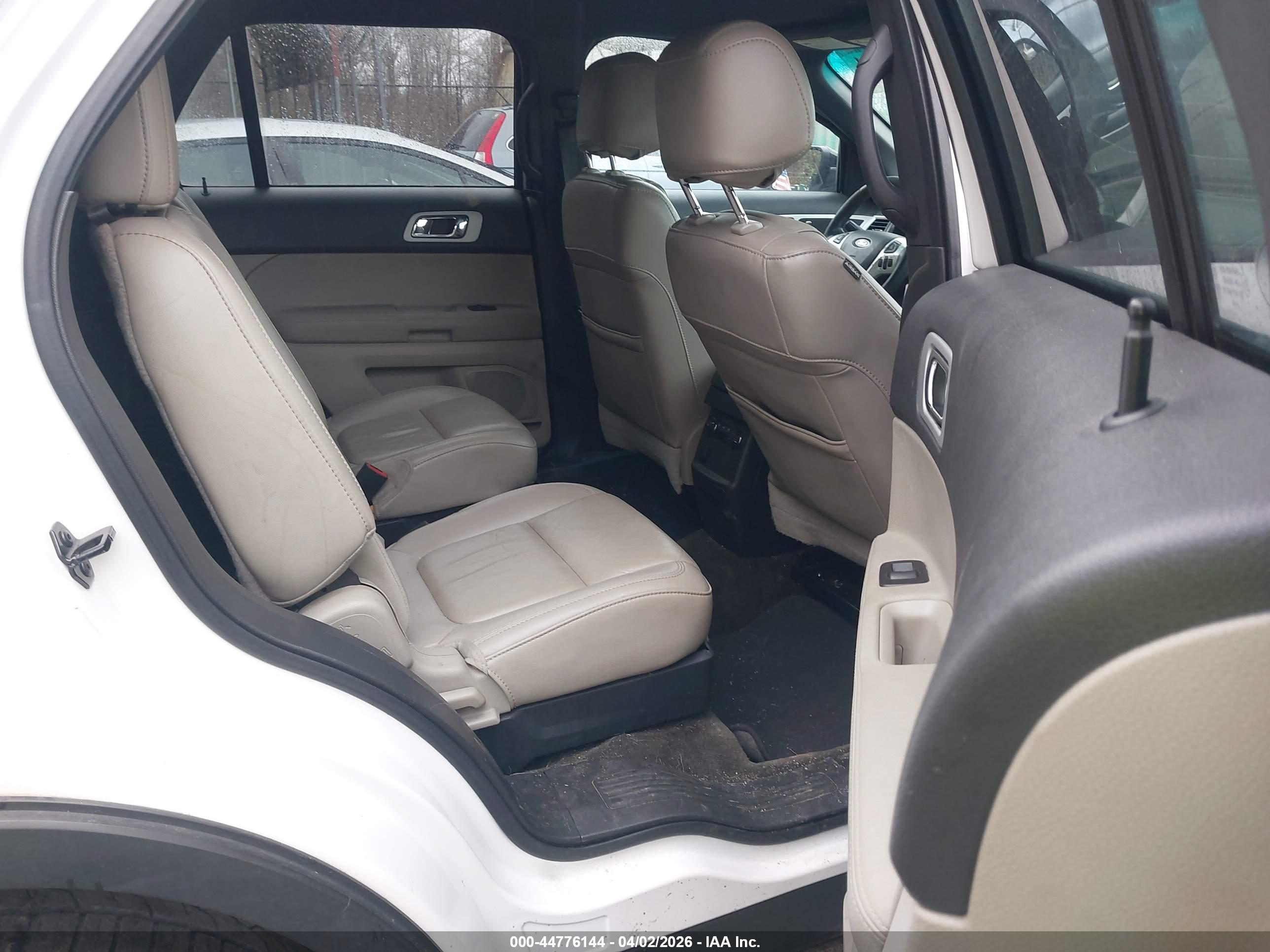 FORD EXPLORER image 8