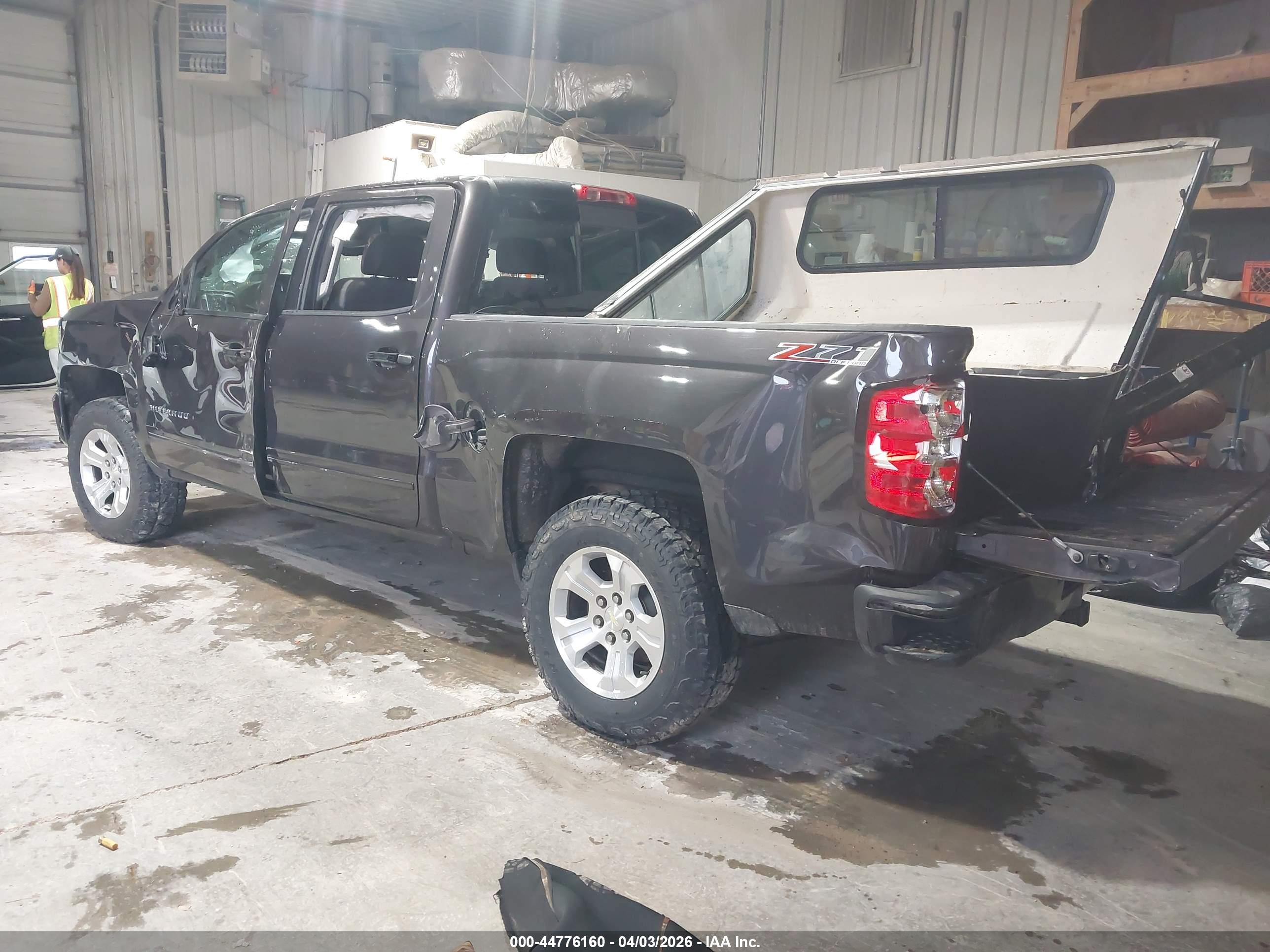 CHEVROLET SILVERADO image 3